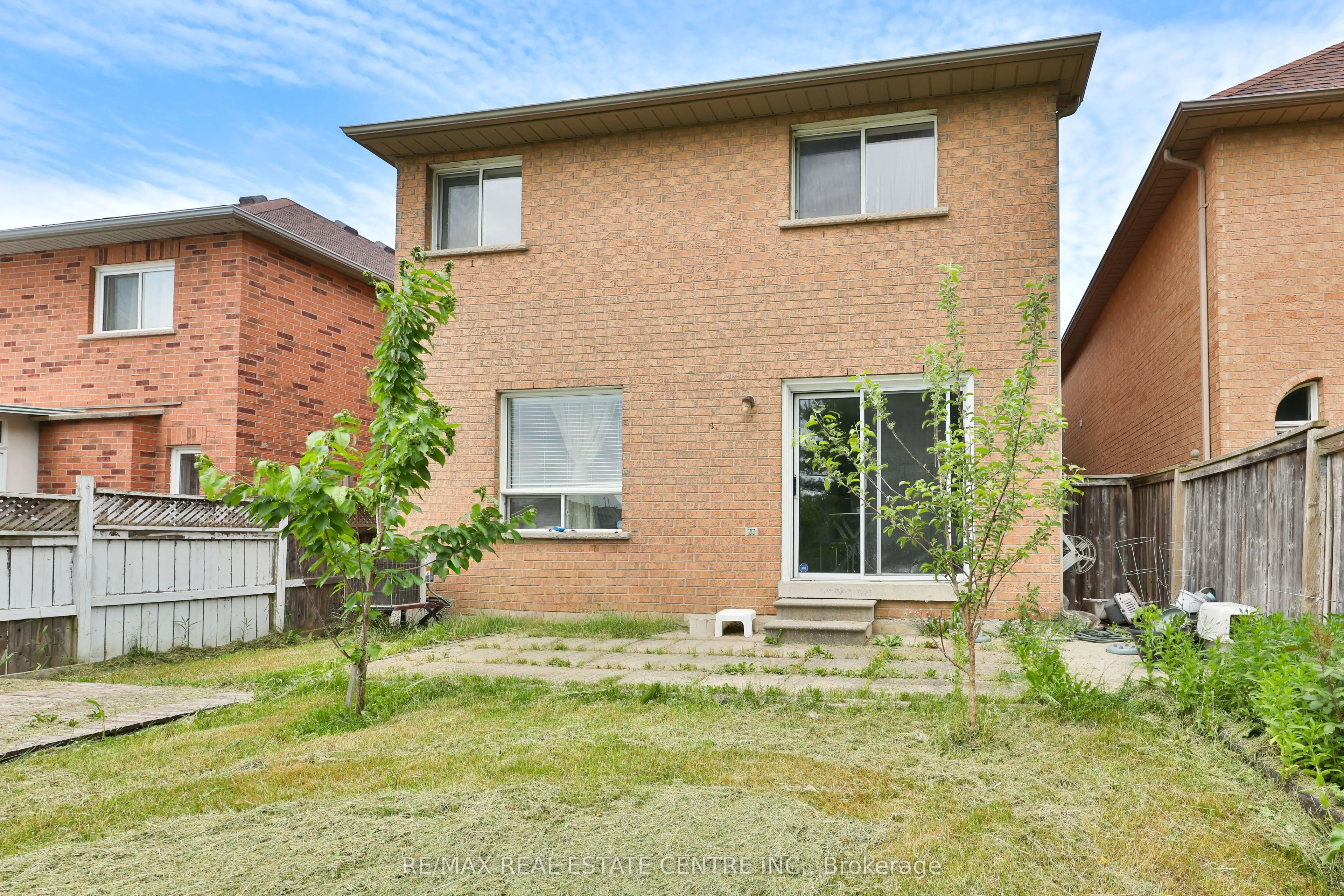 3826 forest bluff Crescent