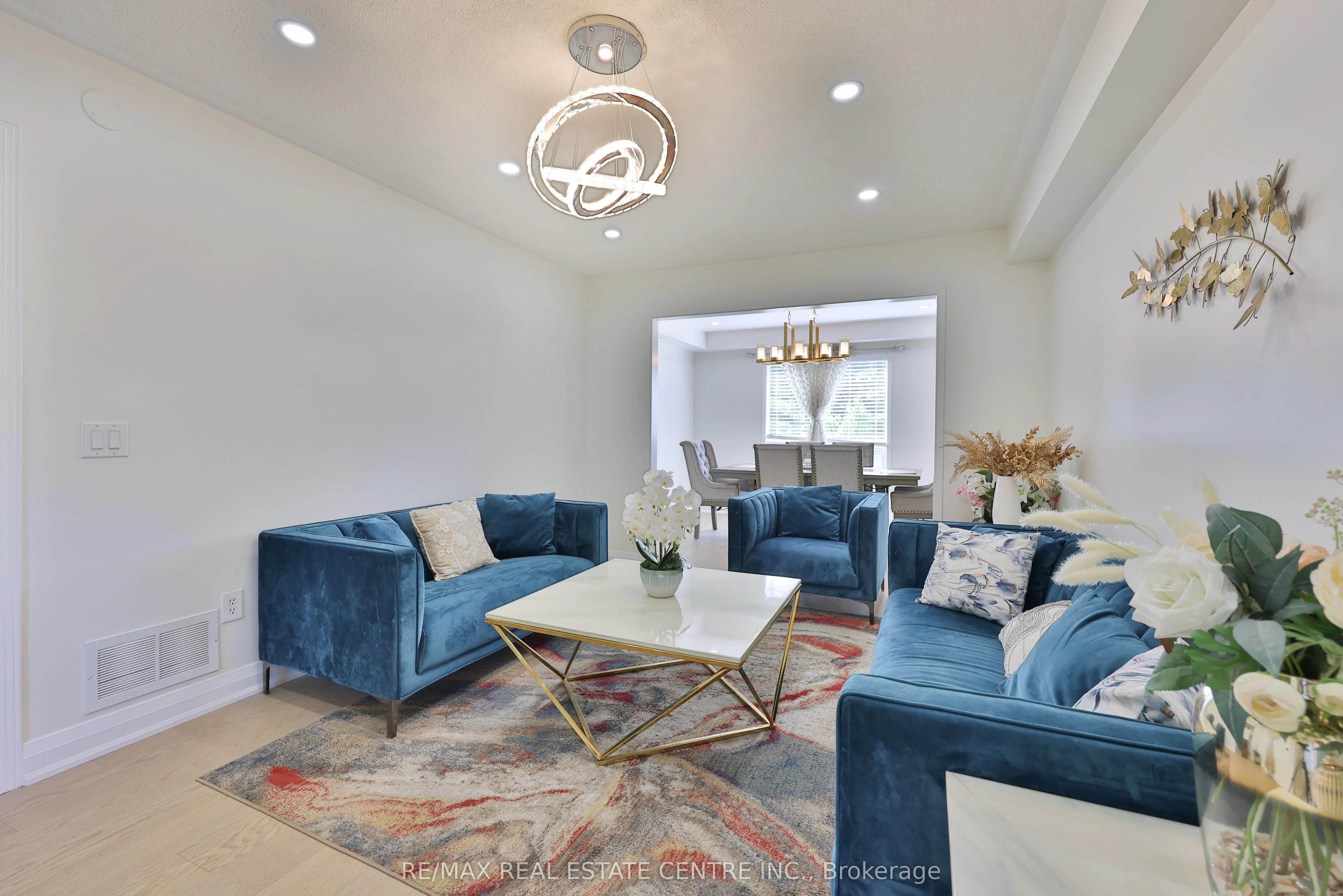 3826 forest bluff Crescent