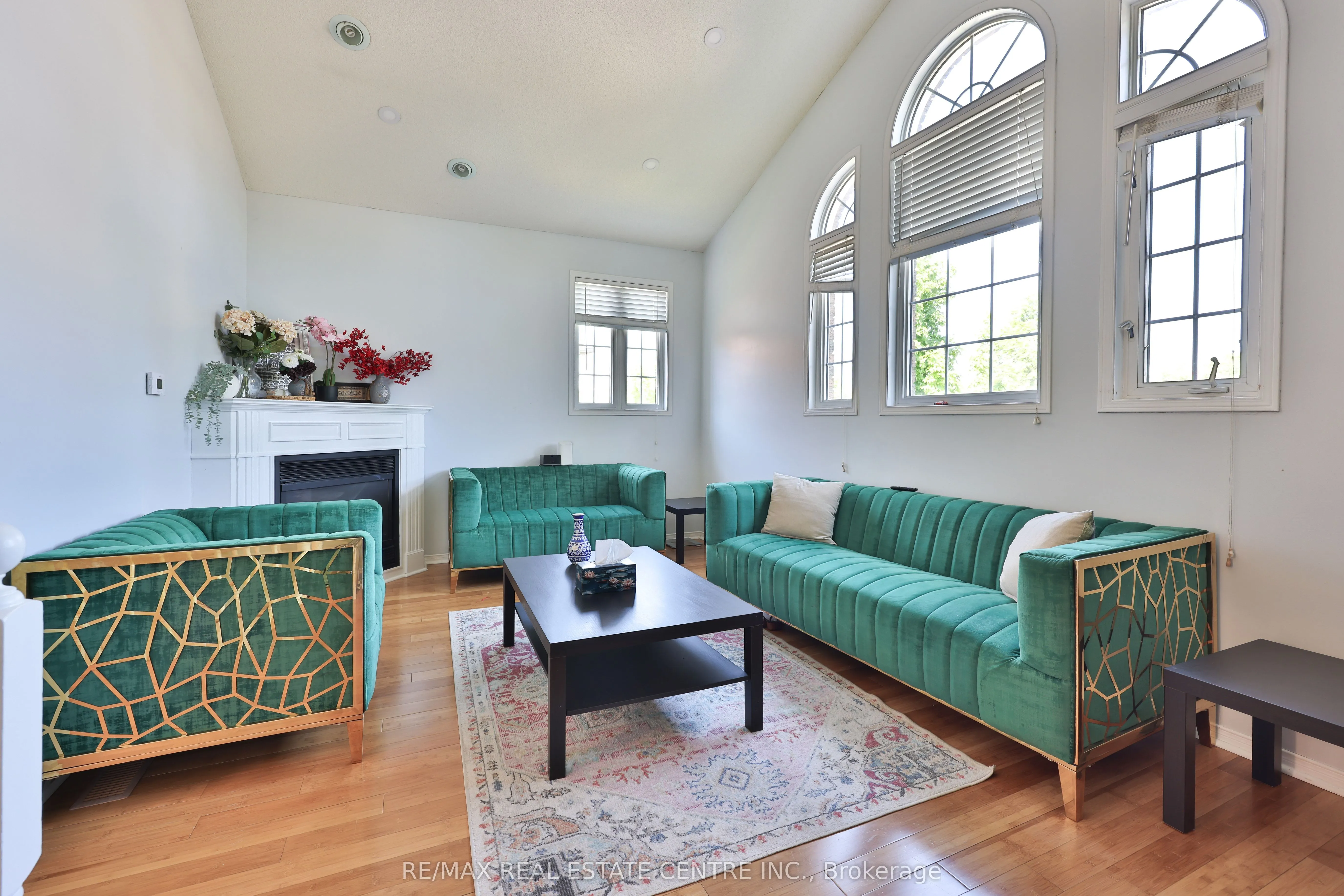 3826 forest bluff Crescent