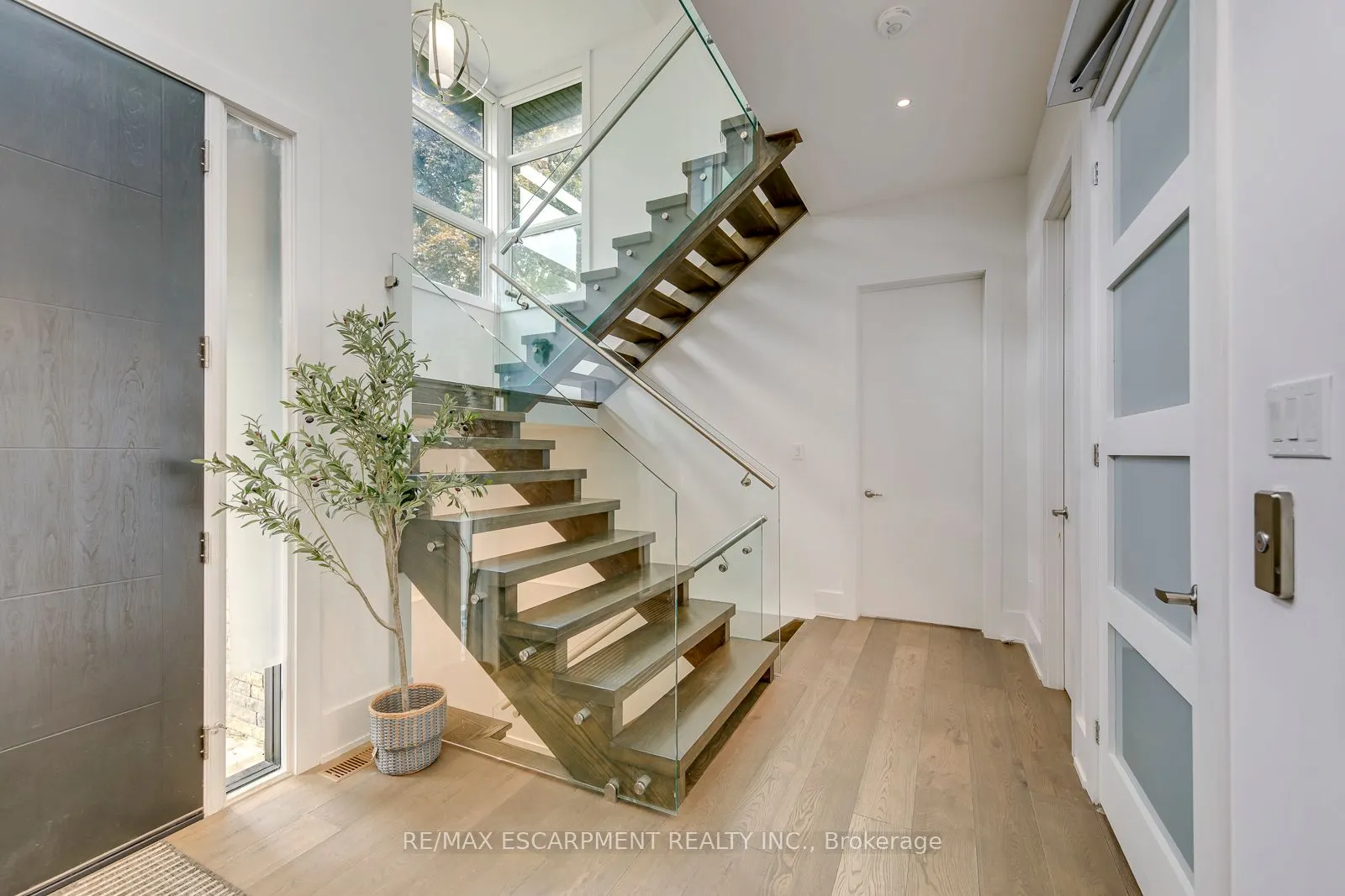 2104 DEVON Road