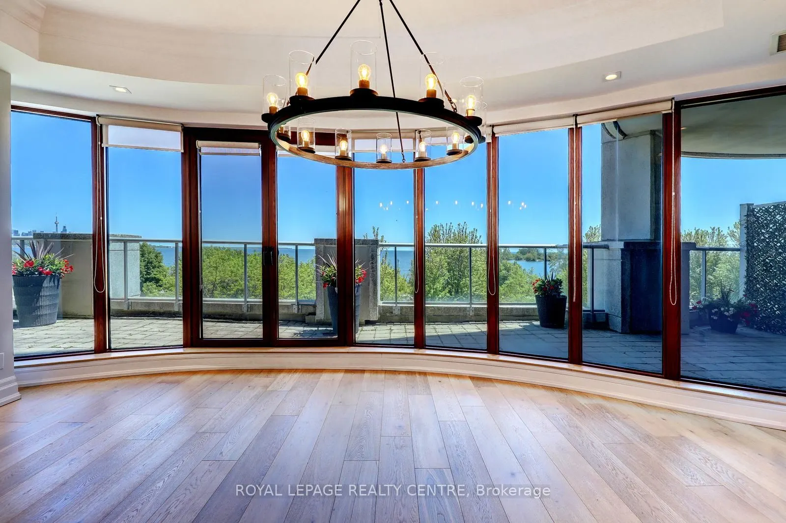 2095 Lake Shore Boulevard W #318