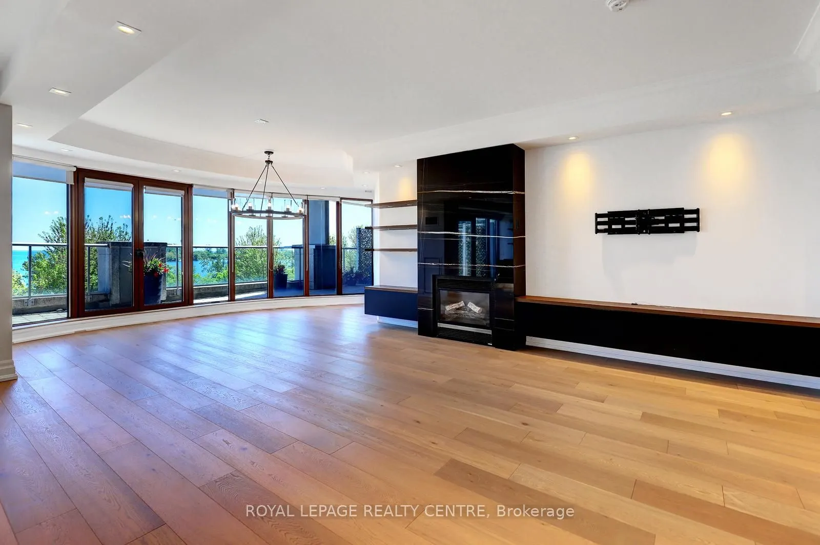 2095 Lake Shore Boulevard W #318