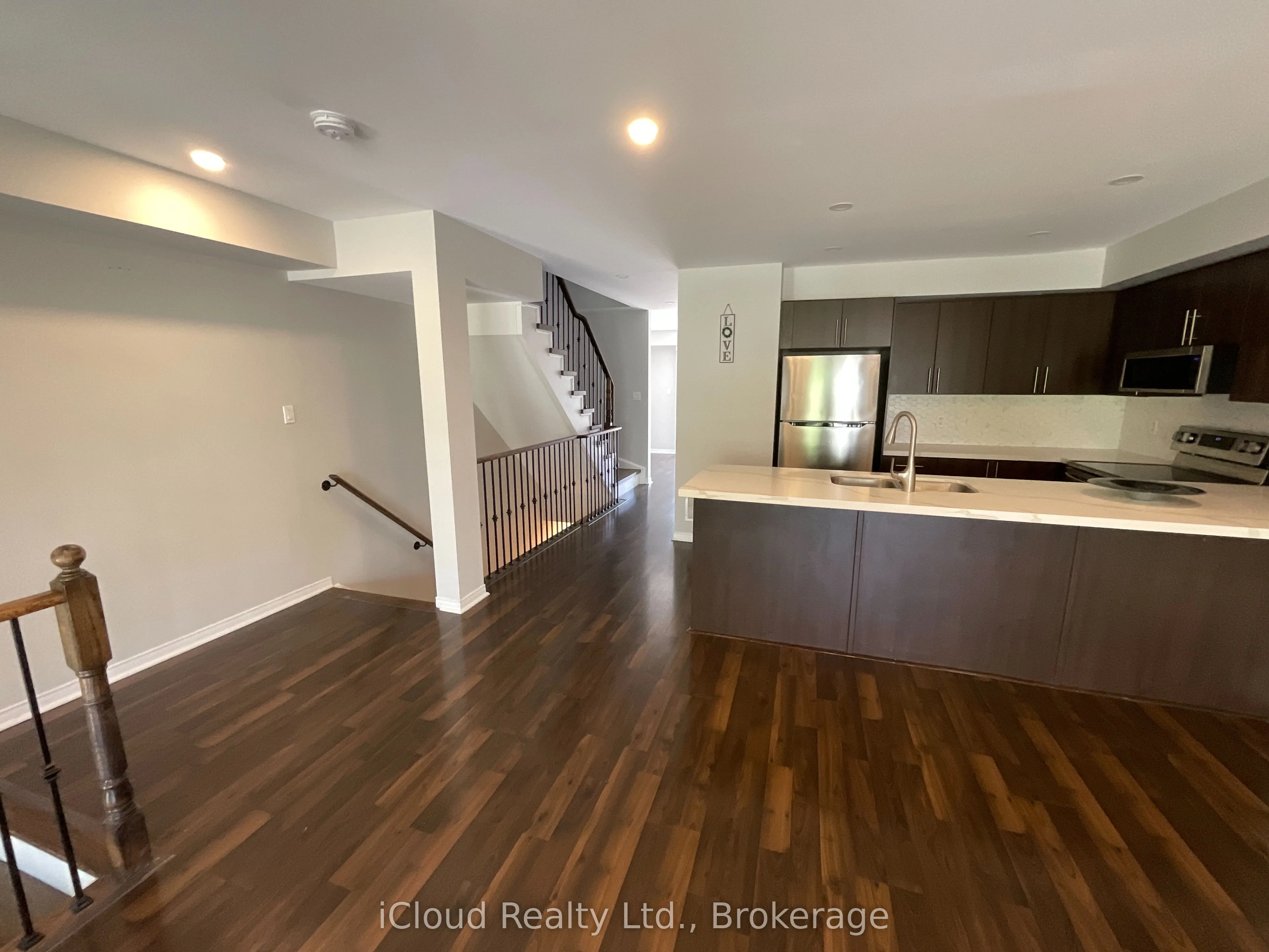 3070 Thomas Street #8