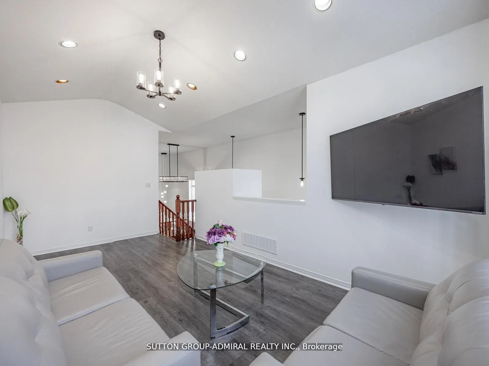 101 River Rock Crescent