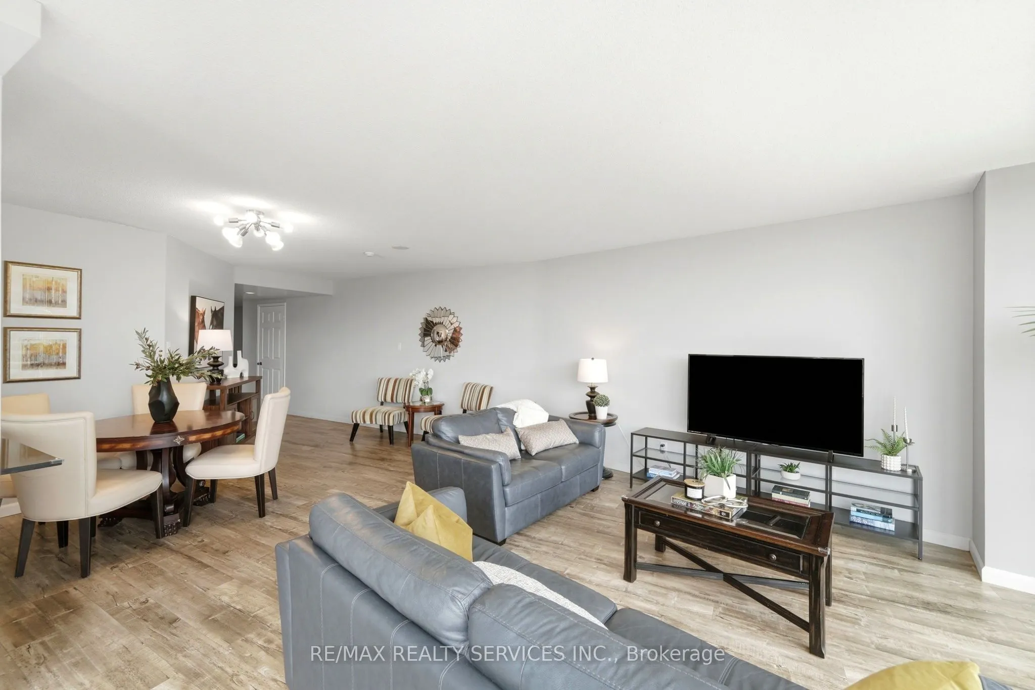 50 Eglinton Avenue W #2007