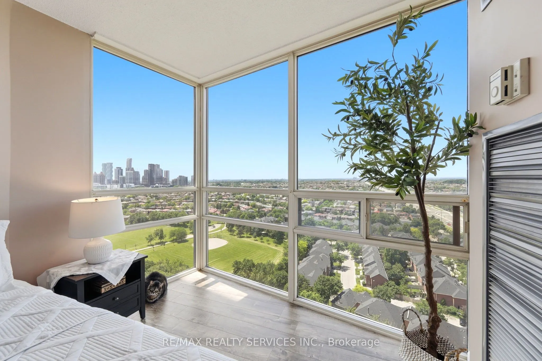 50 Eglinton Avenue W #2007