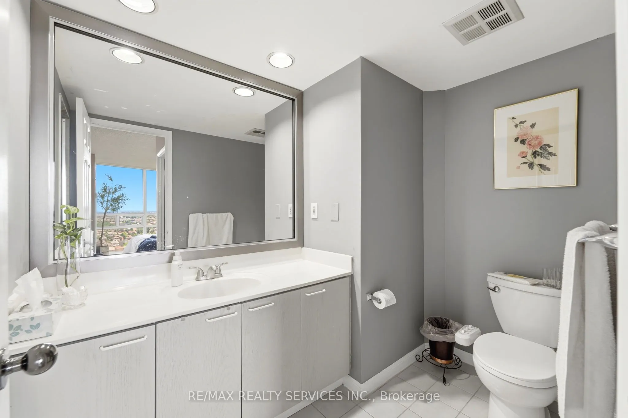 50 Eglinton Avenue W #2007