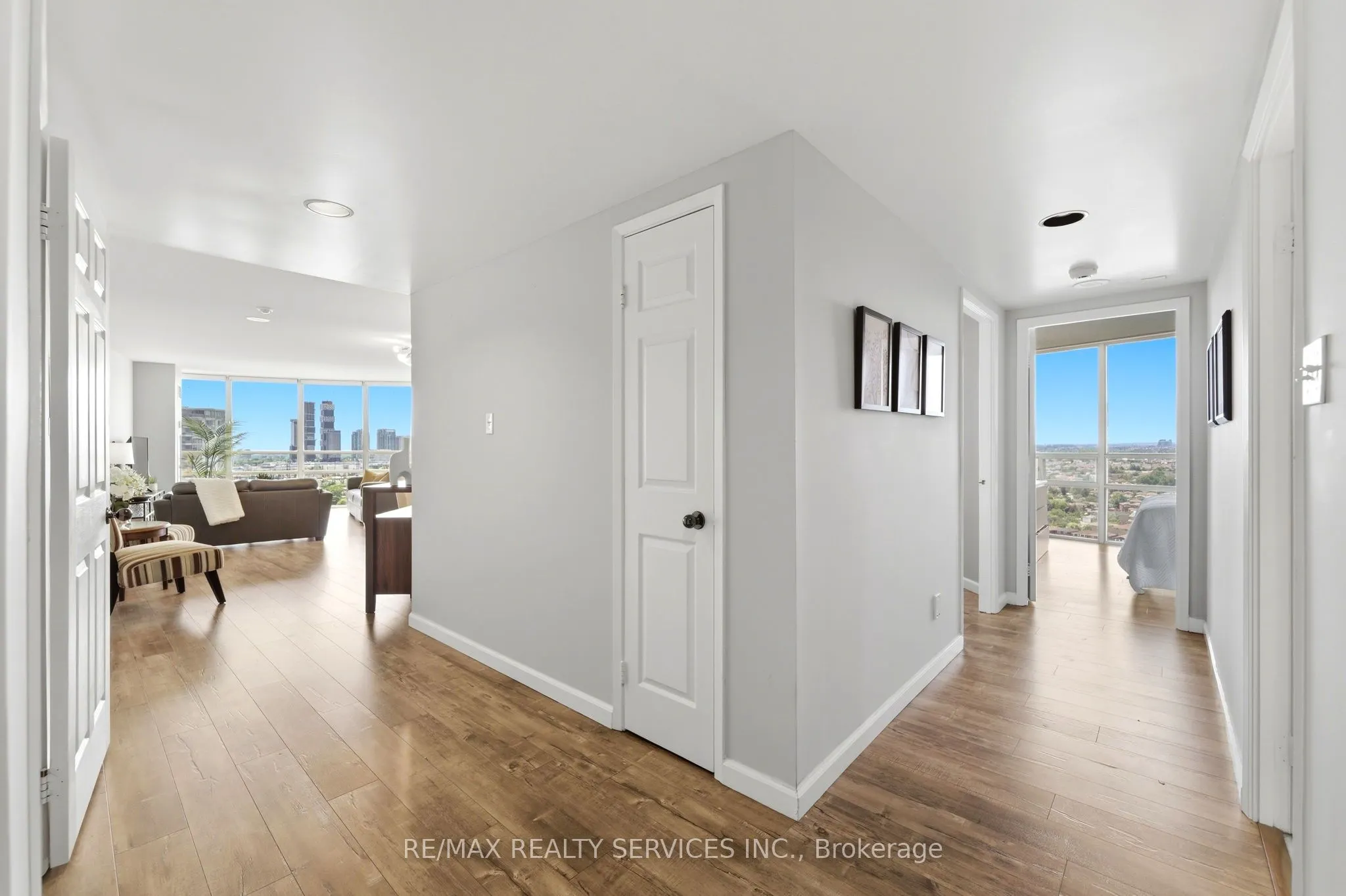 50 Eglinton Avenue W #2007