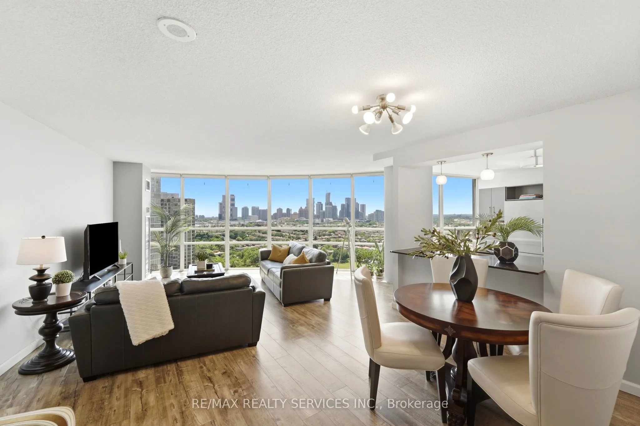 50 Eglinton Avenue W #2007