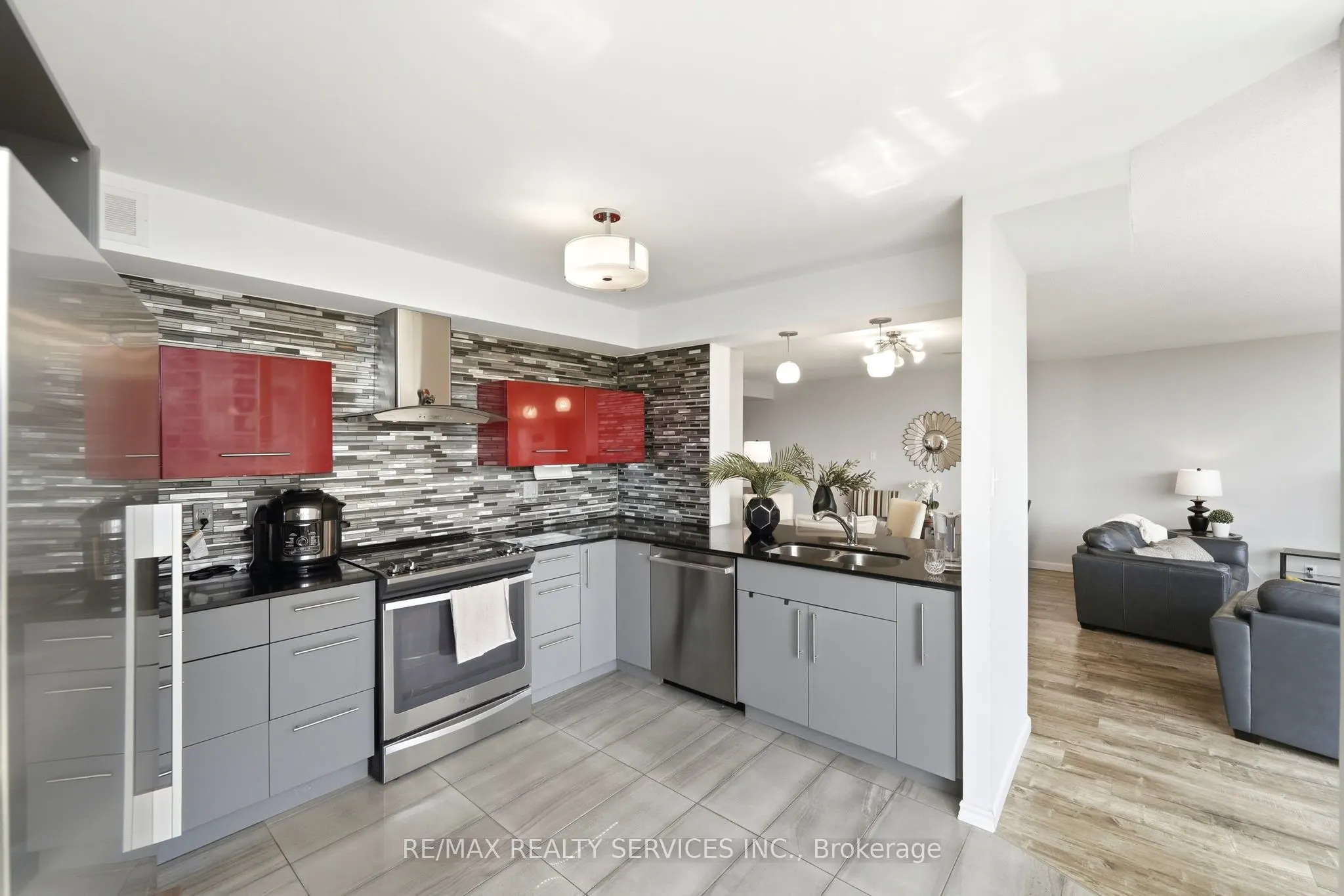 50 Eglinton Avenue W #2007