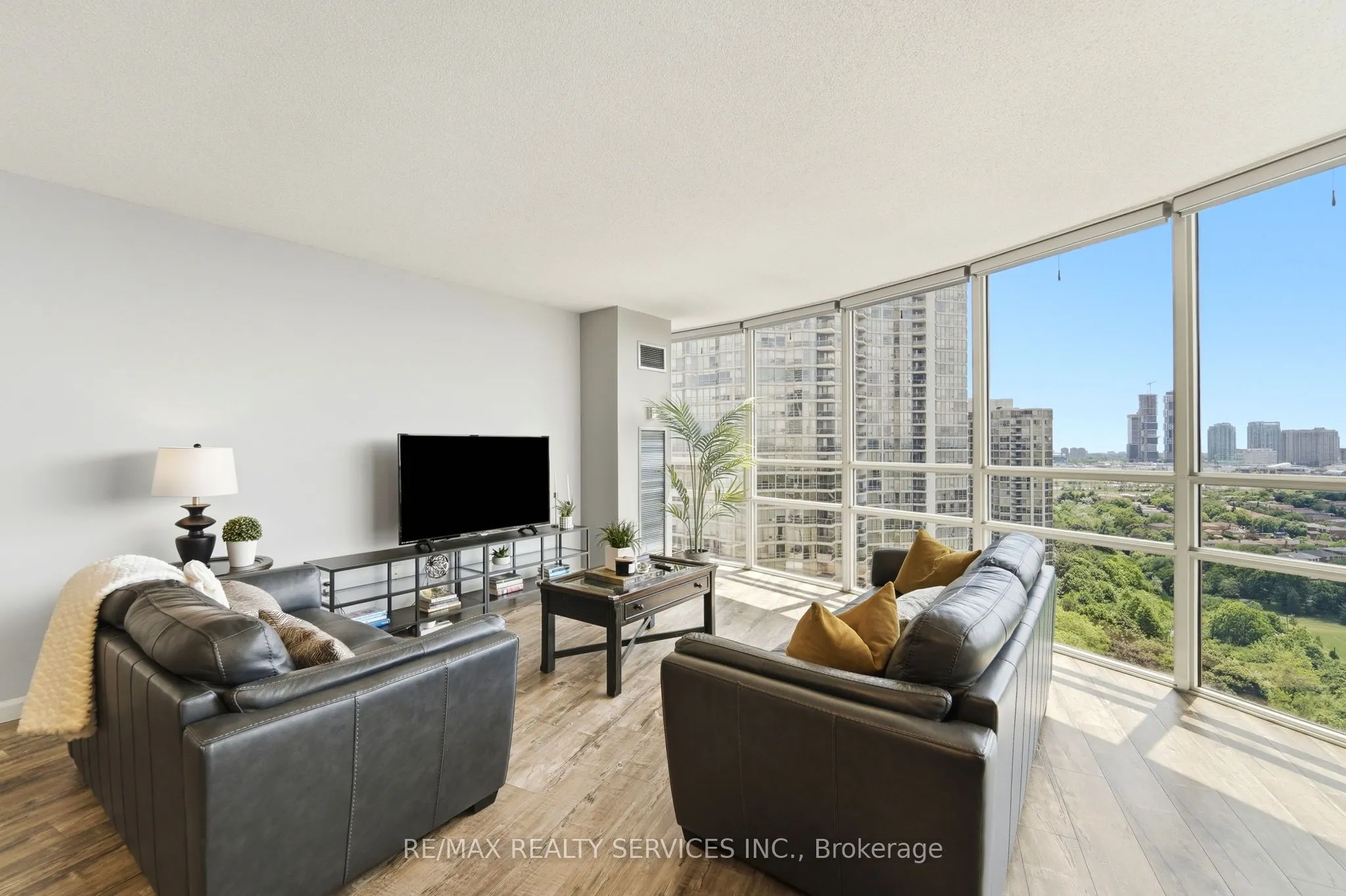 50 Eglinton Avenue W #2007