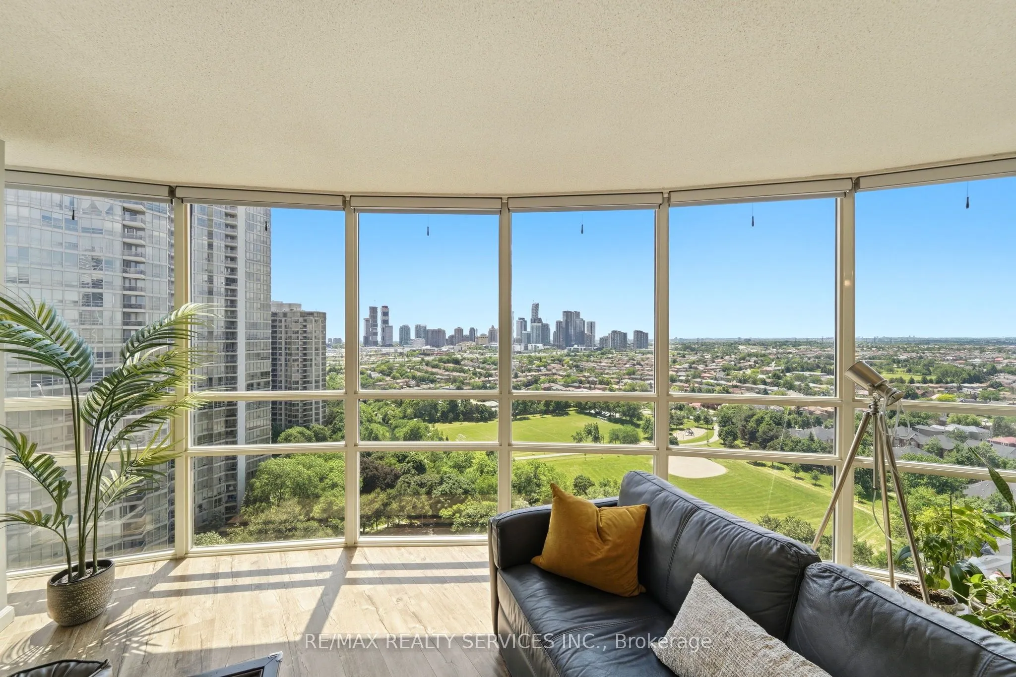 50 Eglinton Avenue W #2007