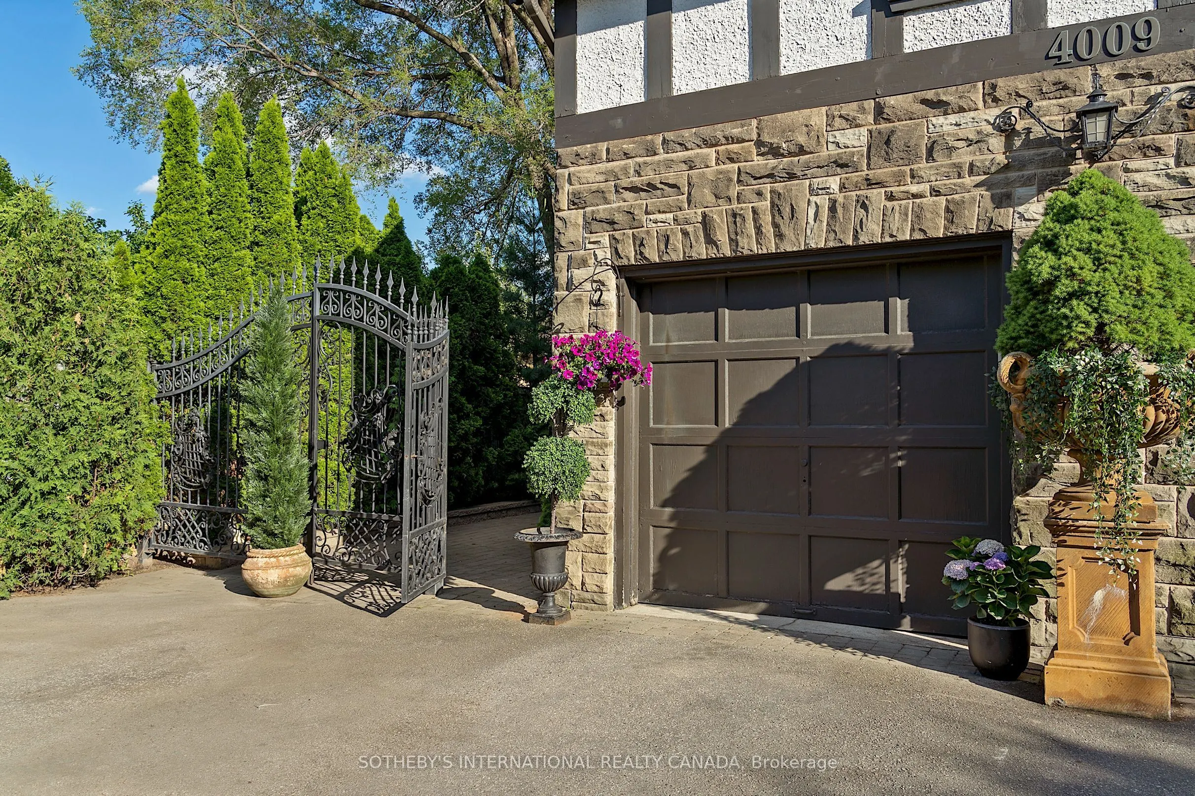 4009 Bloor Street W