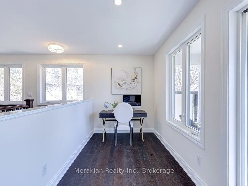 214 Folkstone Crescent
