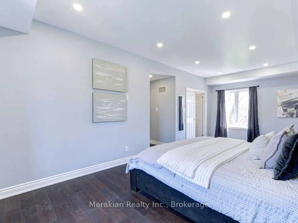214 Folkstone Crescent