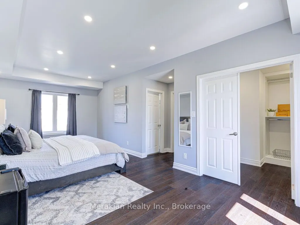 214 Folkstone Crescent