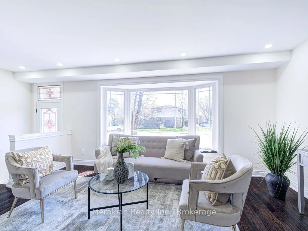 214 Folkstone Crescent