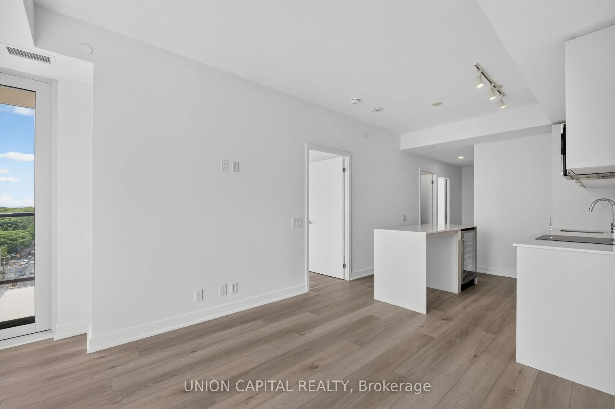 1660 Bloor Street W #910