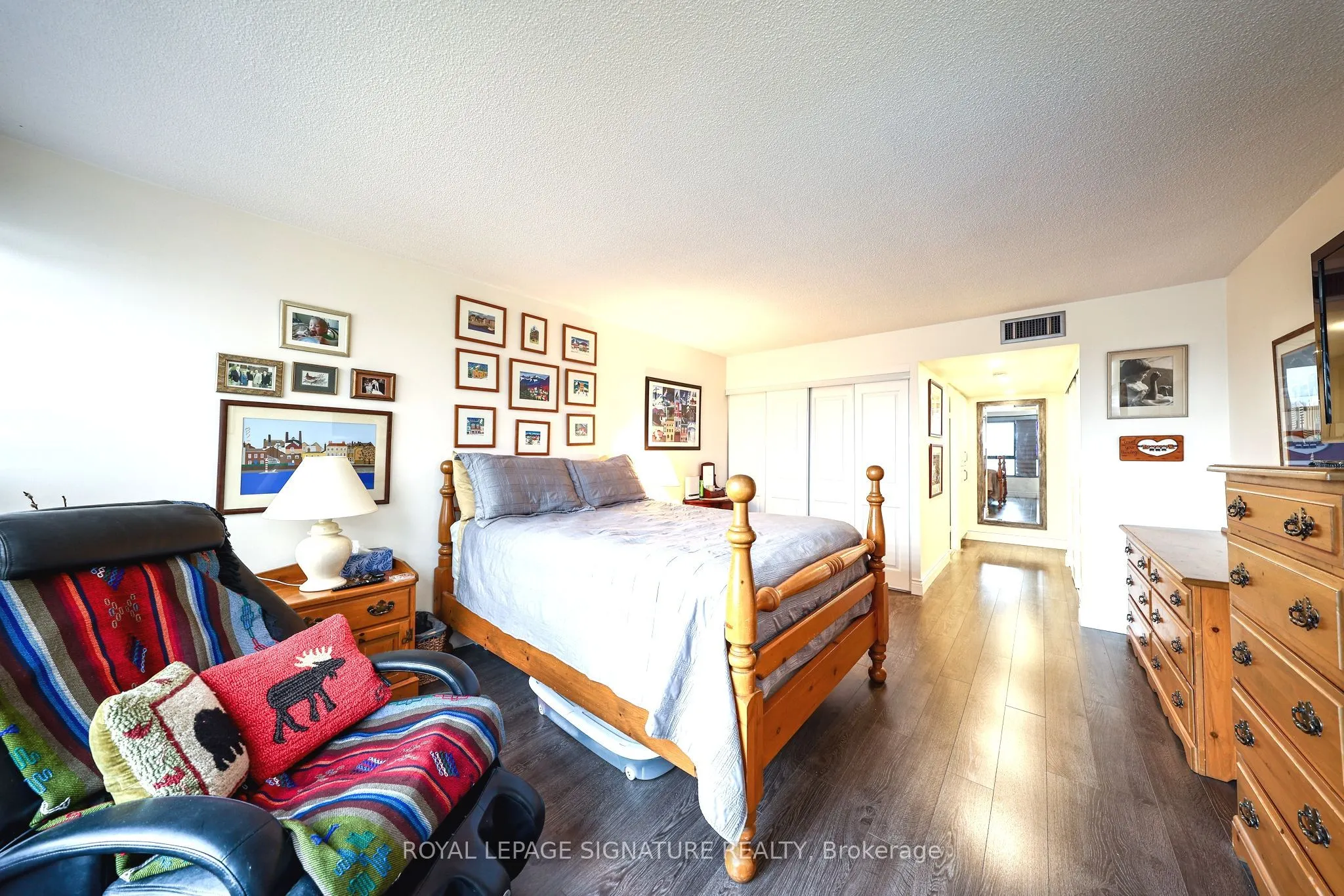 1300 Bloor Street #907