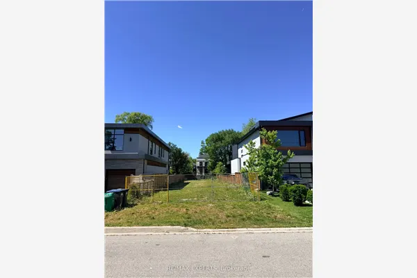 755 MONTBECK Crescent