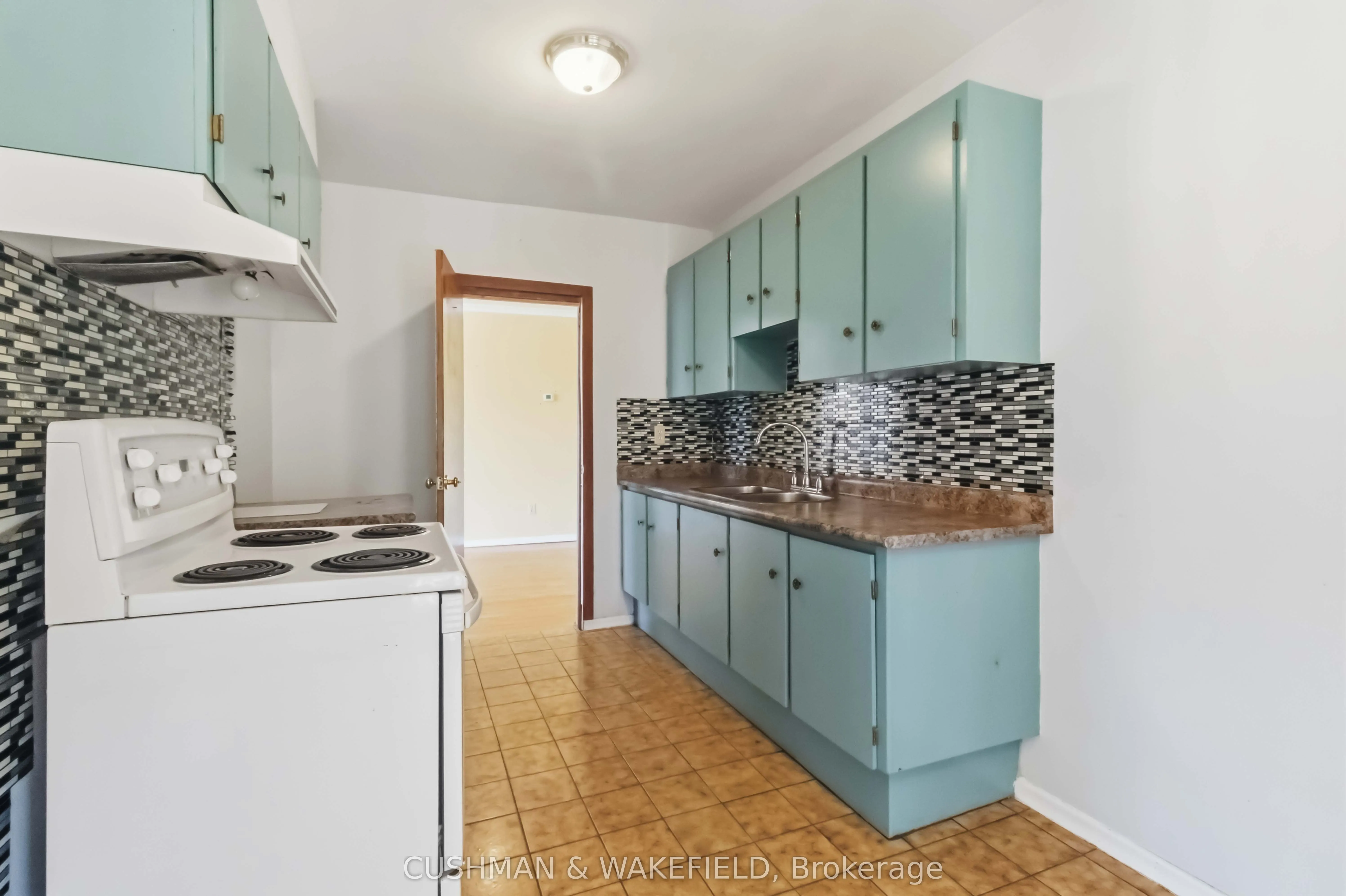 2492 Finch Avenue W