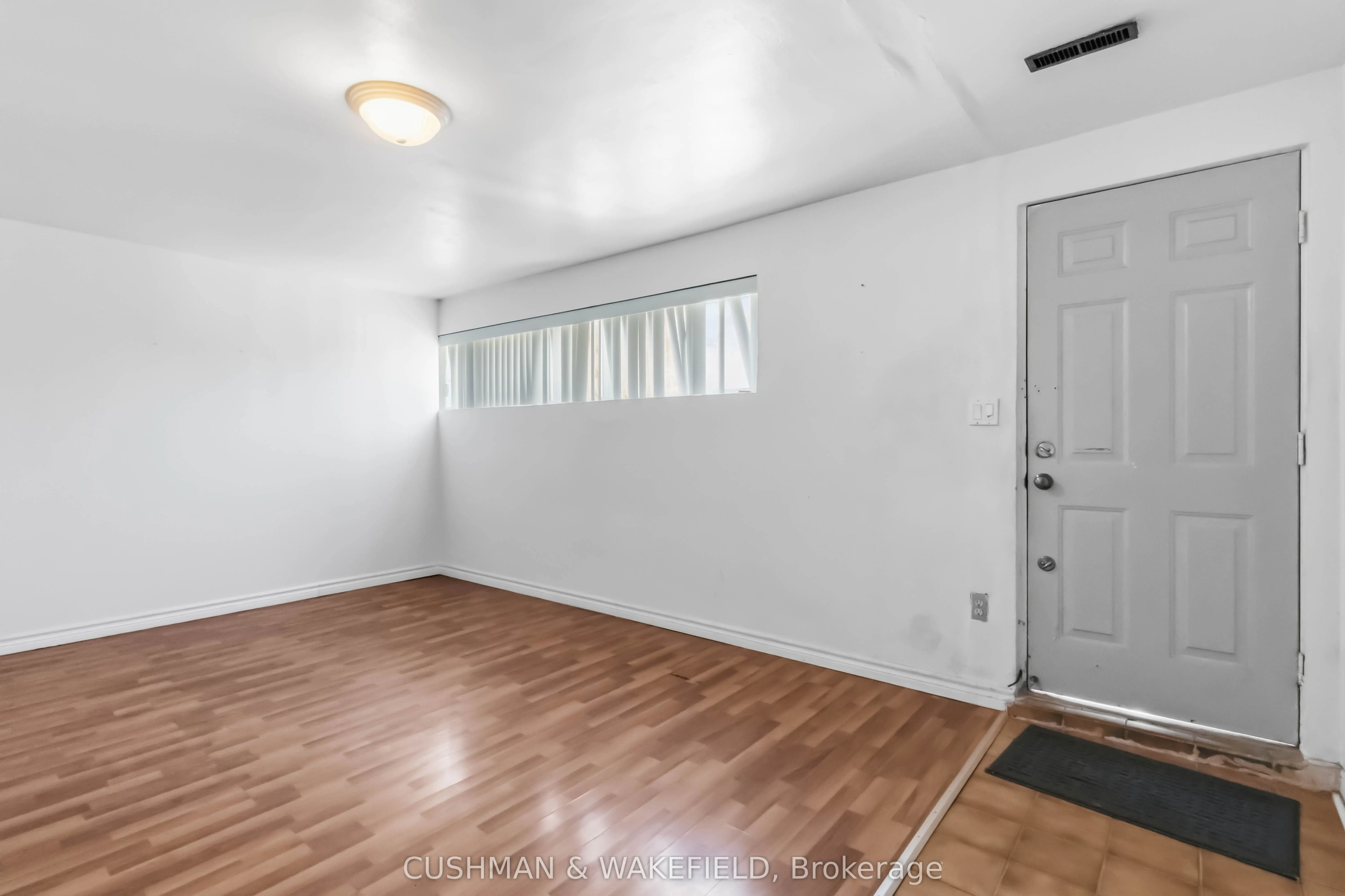 2492 Finch Avenue W