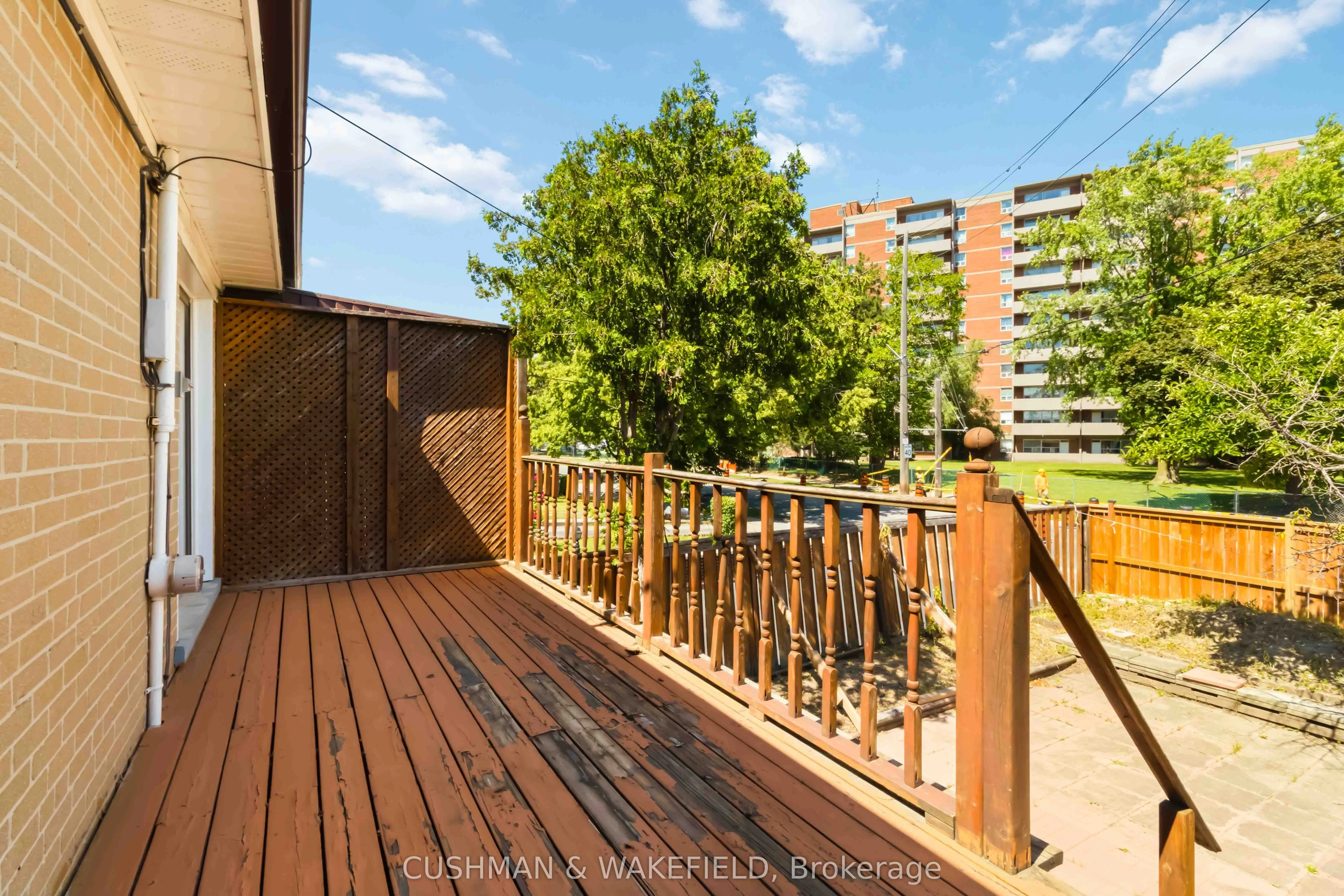 2492 Finch Avenue W