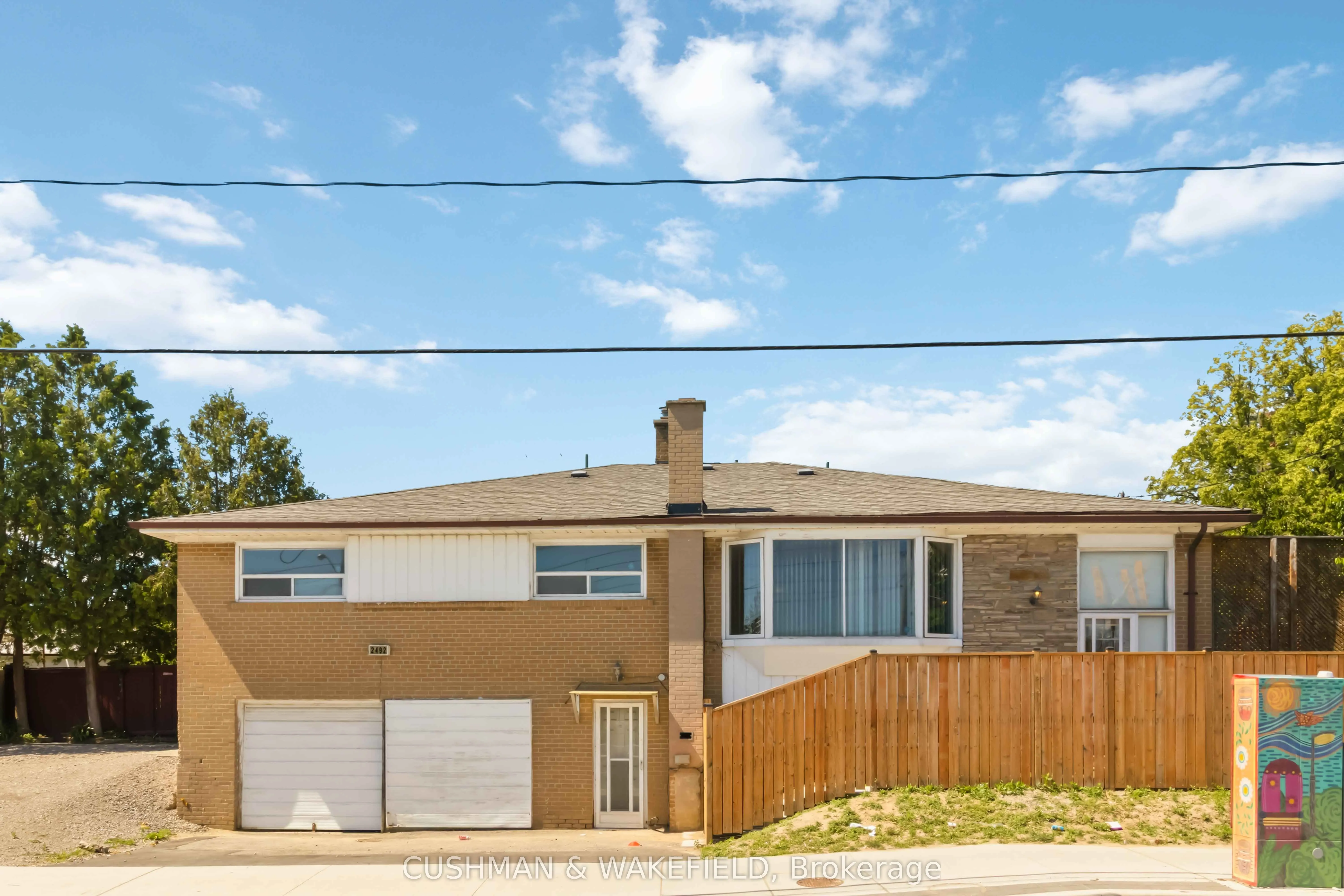 2492 Finch Avenue W