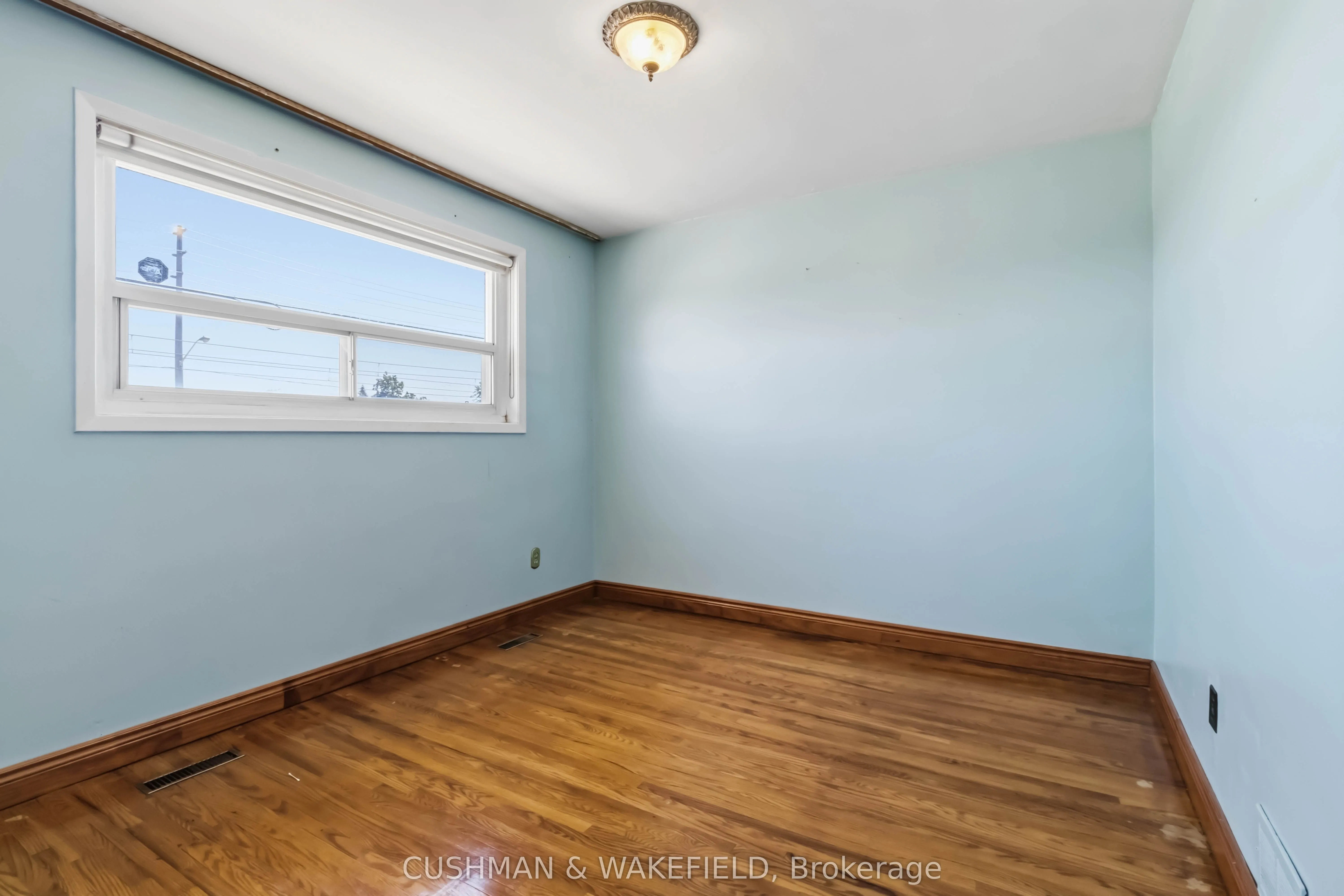 2492 Finch Avenue W