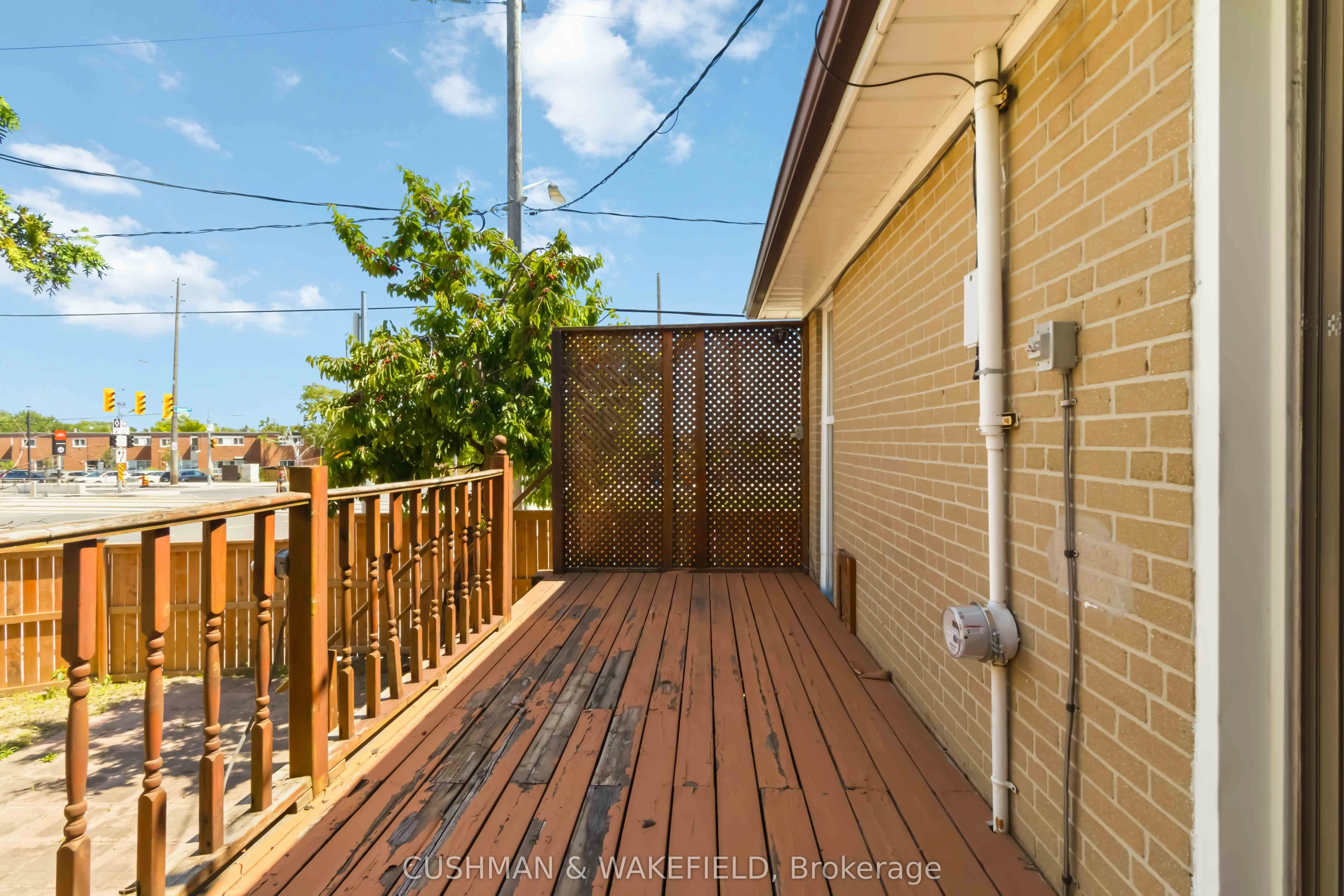 2492 Finch Avenue W