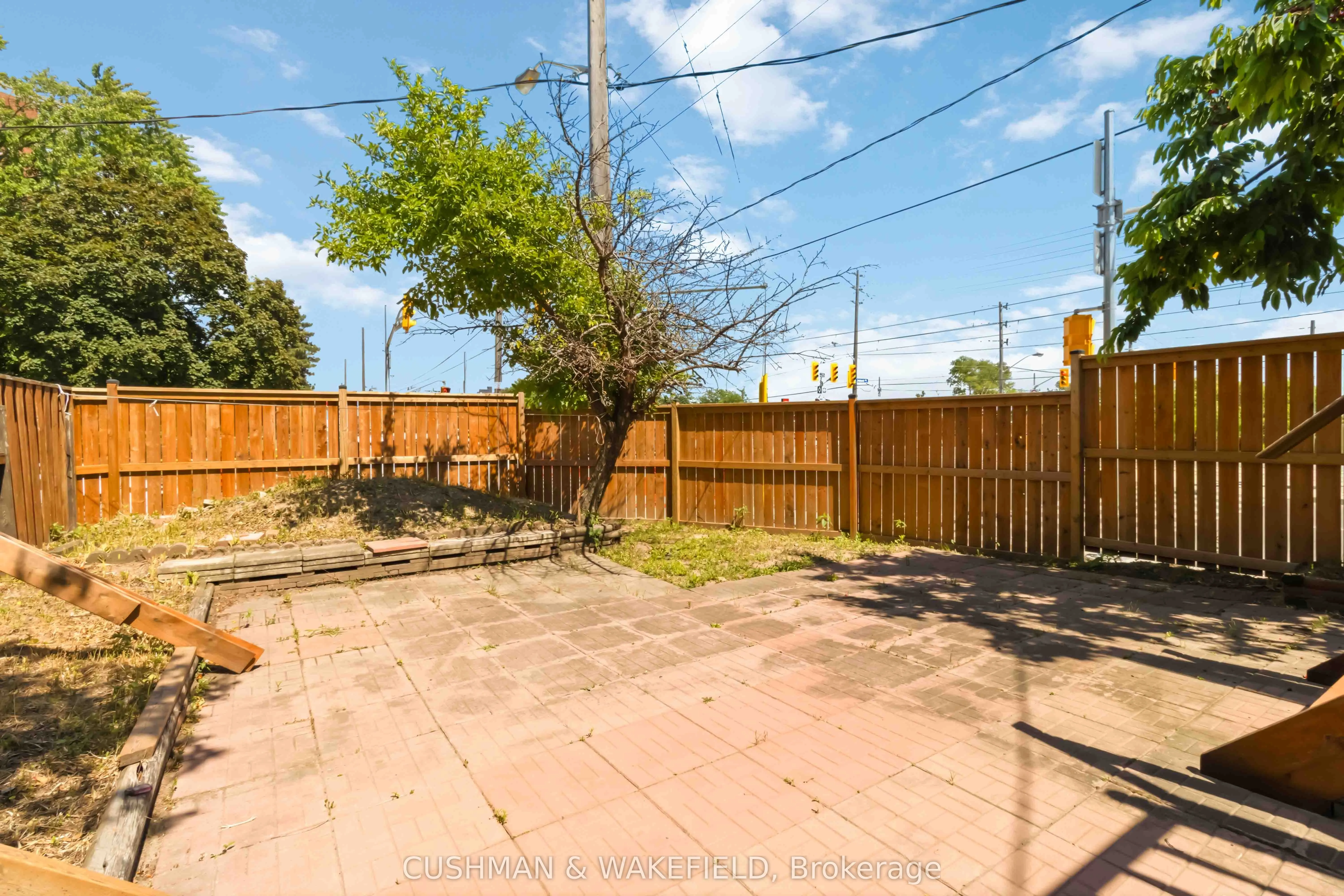 2492 Finch Avenue W