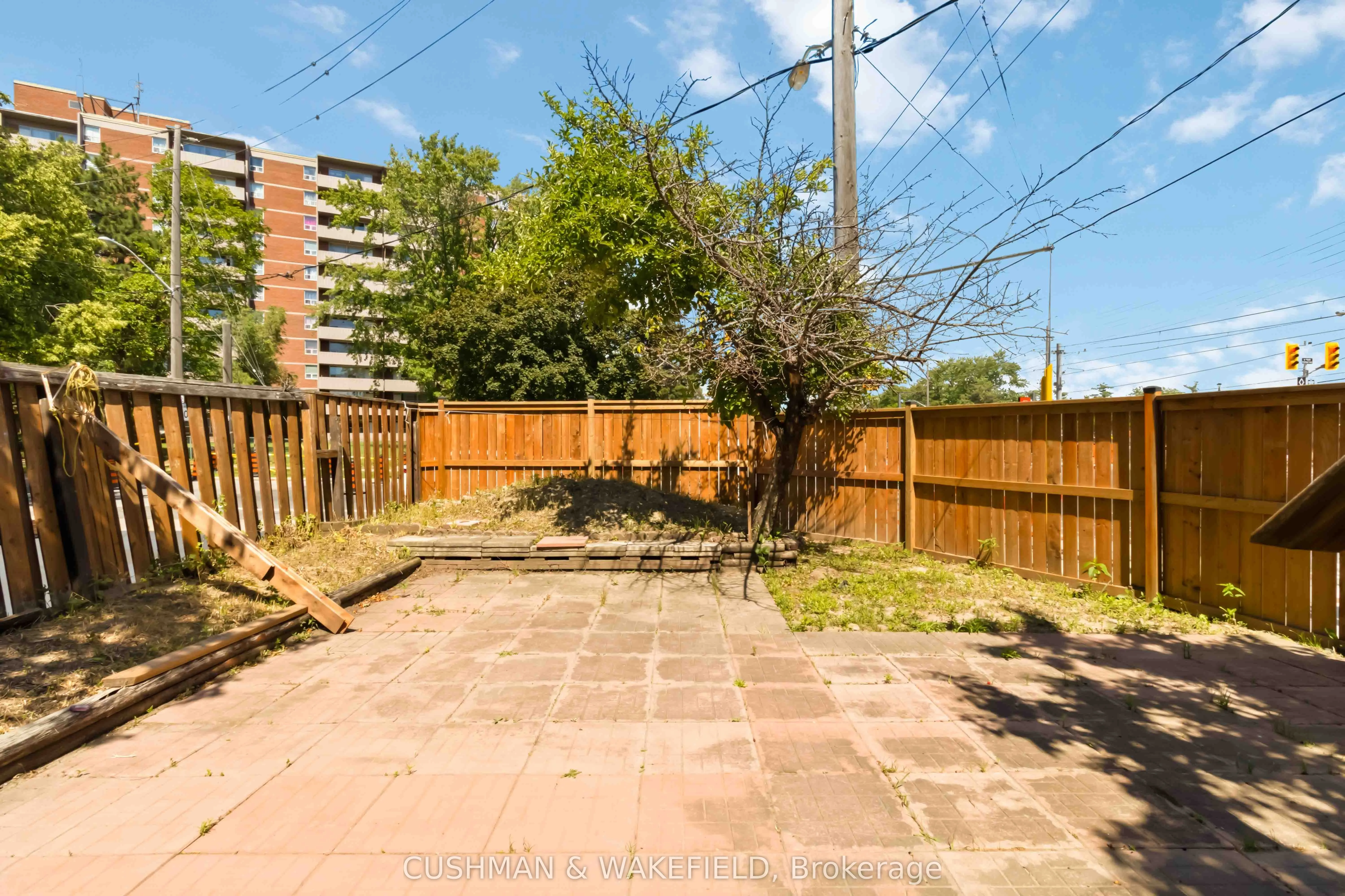 2492 Finch Avenue W