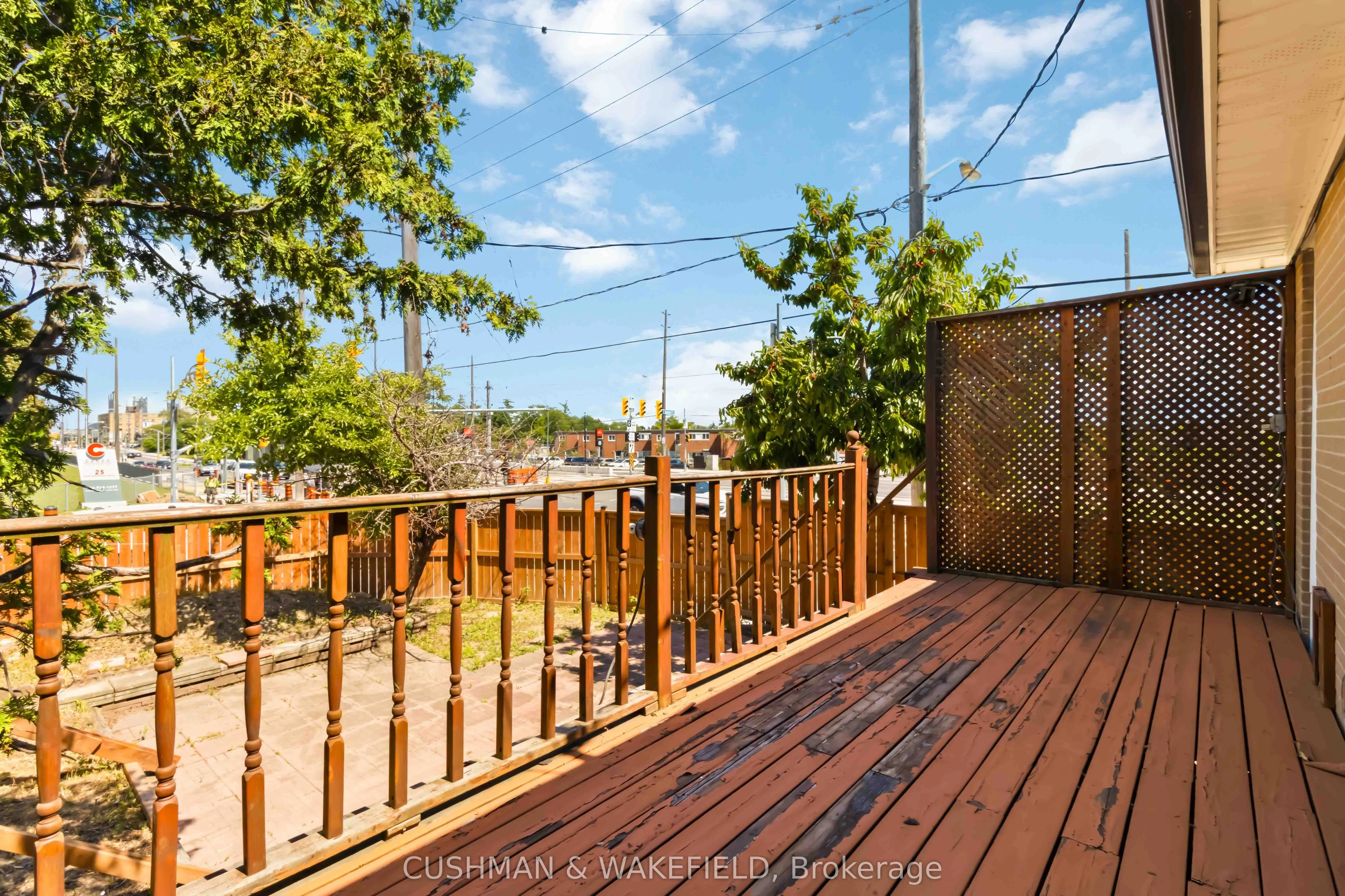 2492 Finch Avenue W