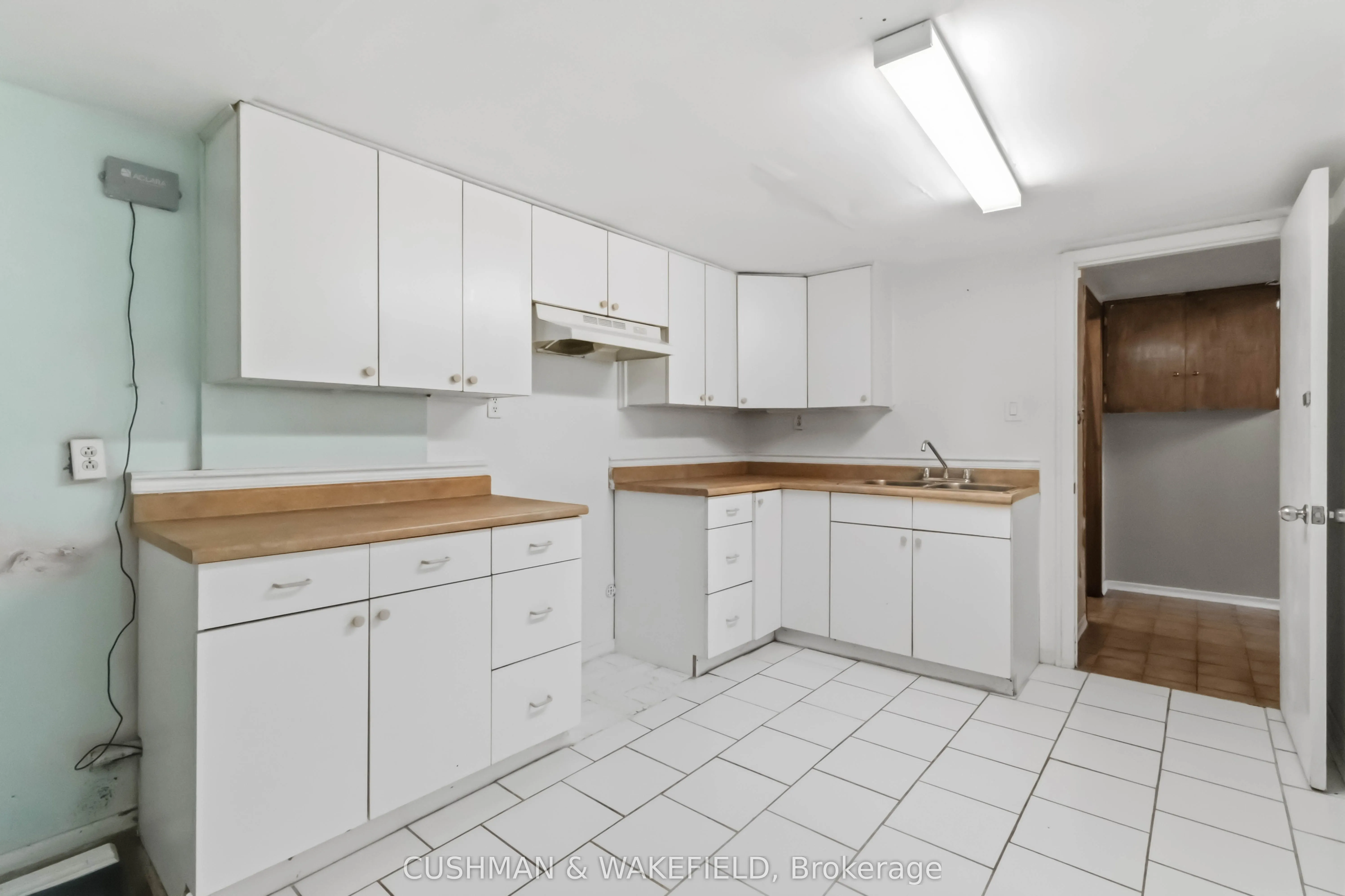 2492 Finch Avenue W