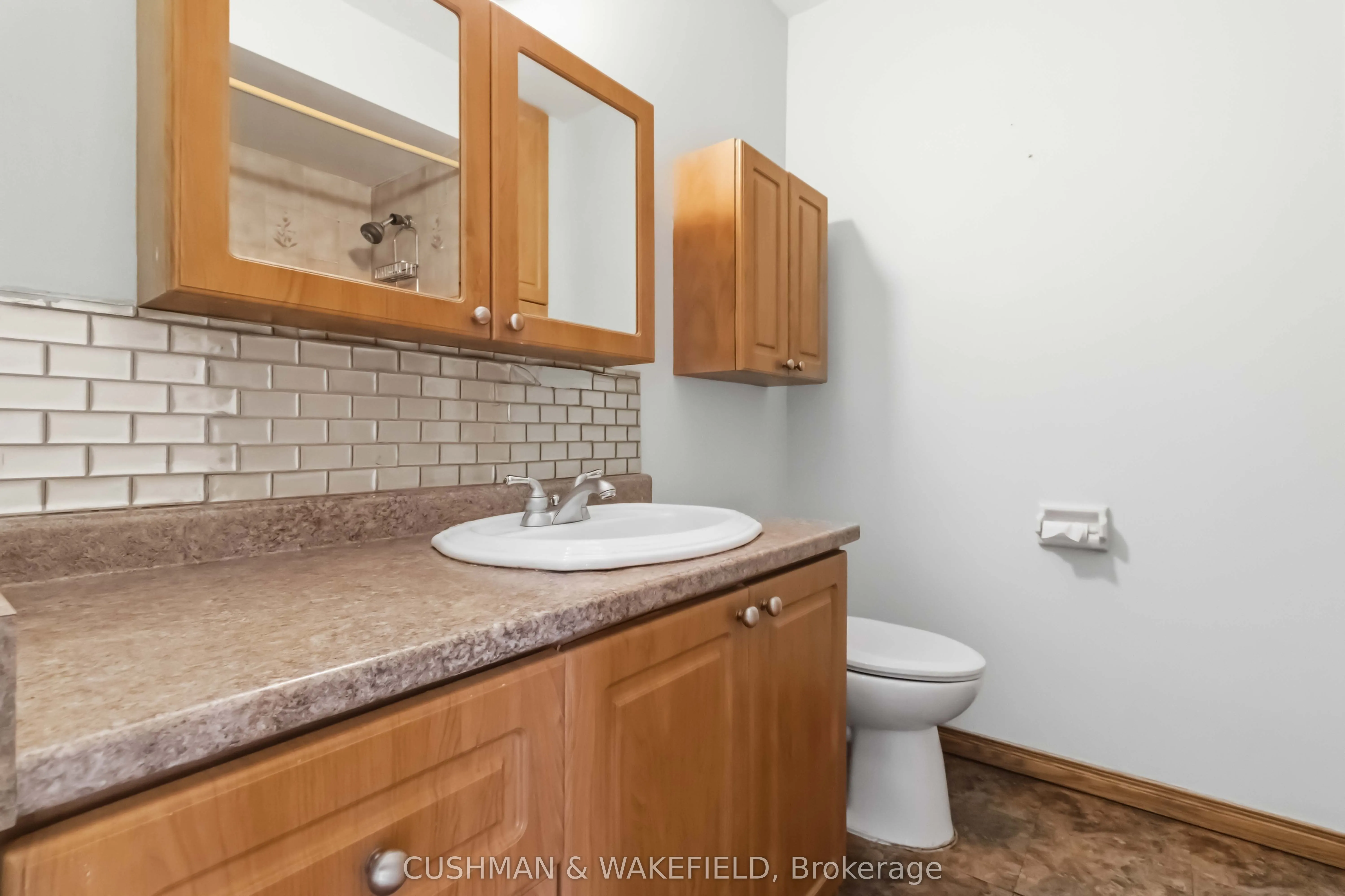 2492 Finch Avenue W