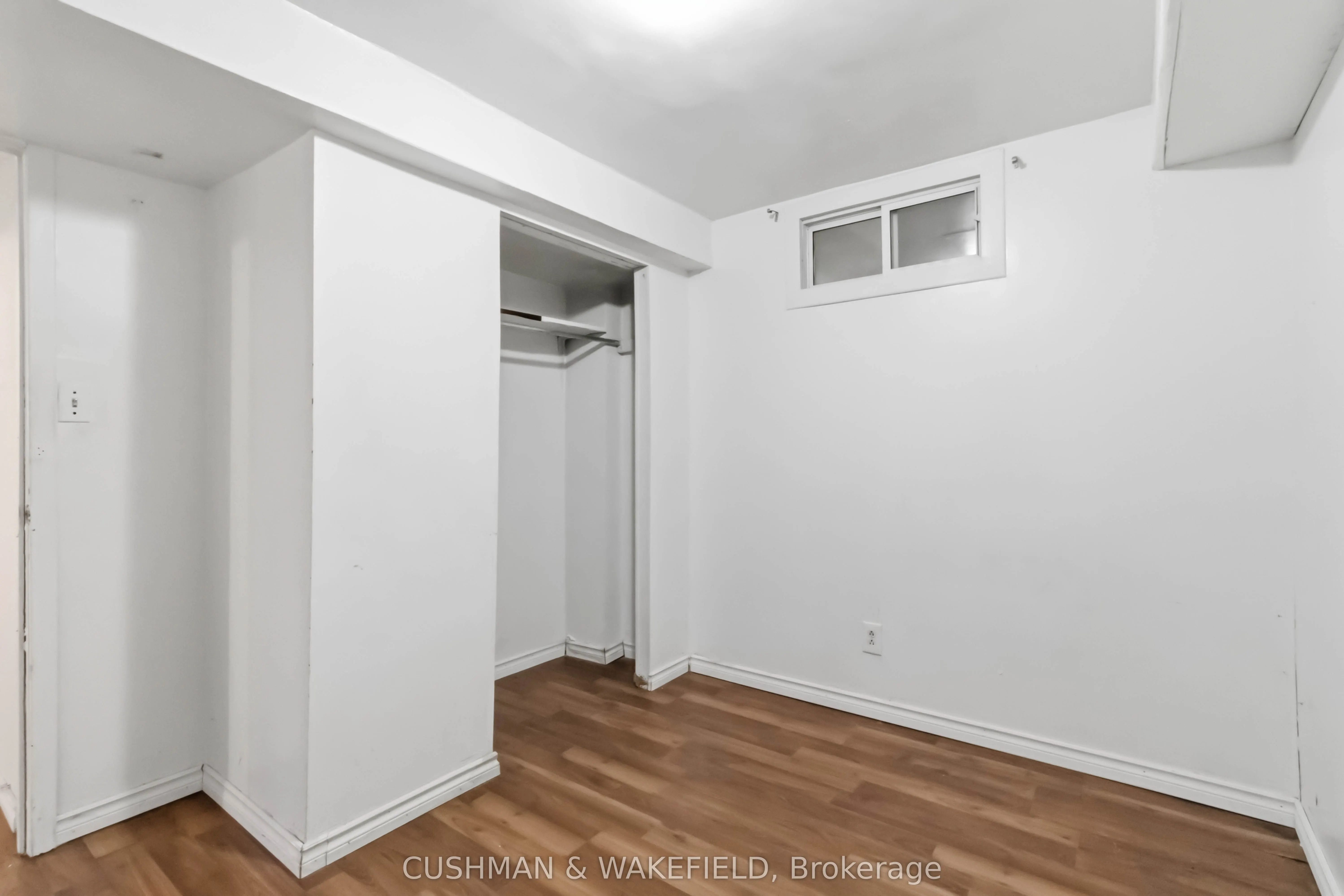 2492 Finch Avenue W