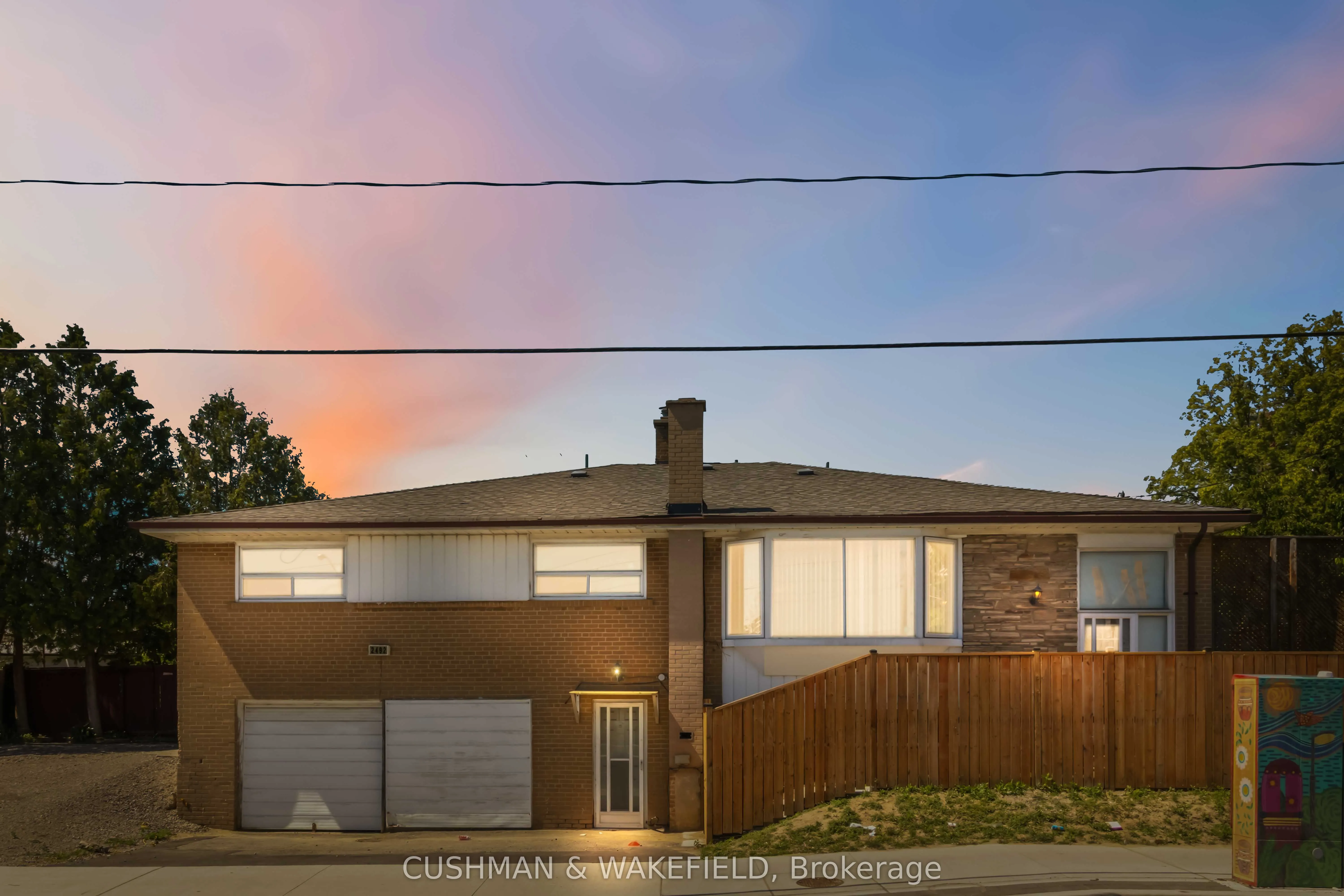 2492 Finch Avenue W