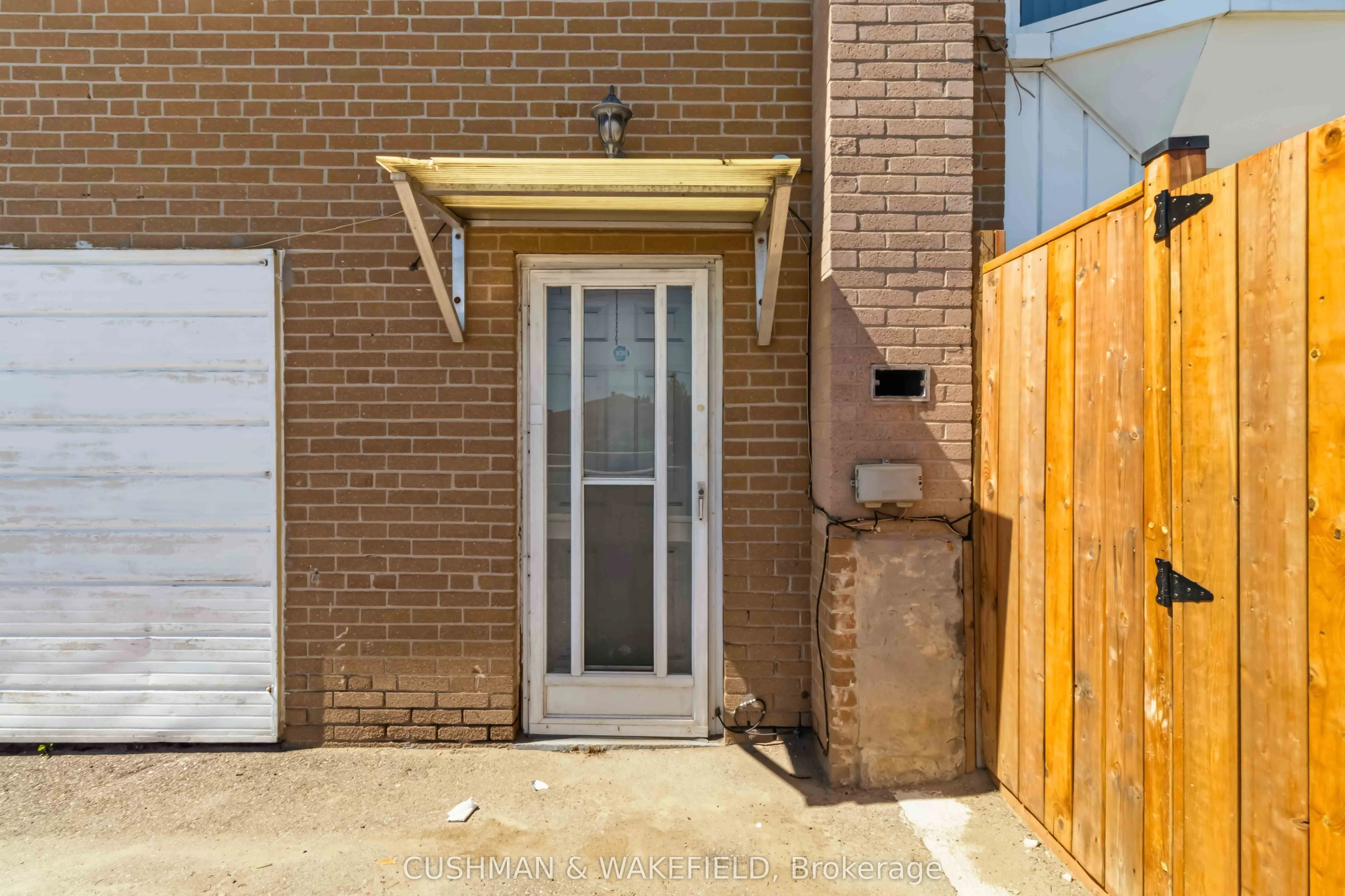 2492 Finch Avenue W