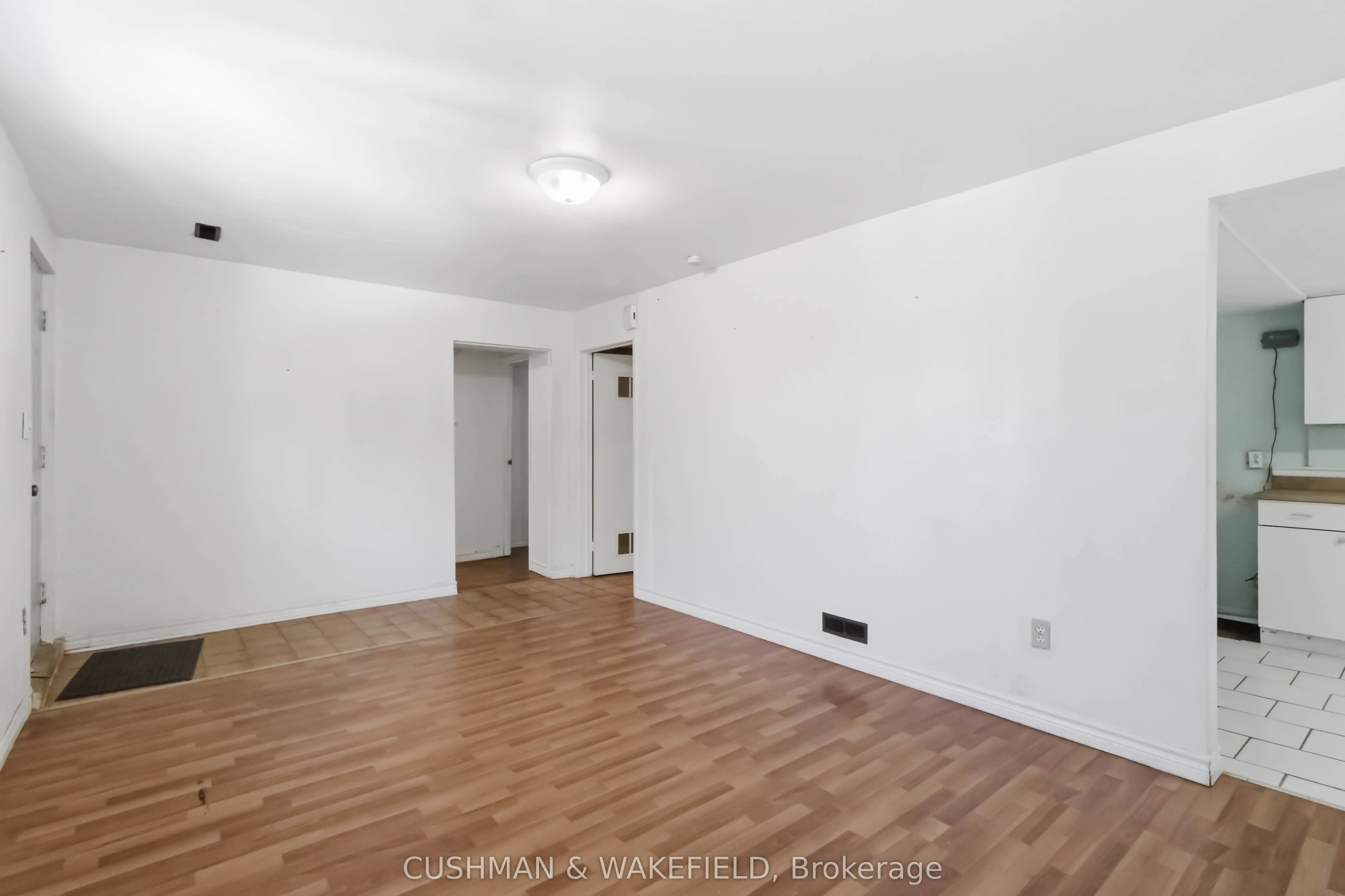 2492 Finch Avenue W