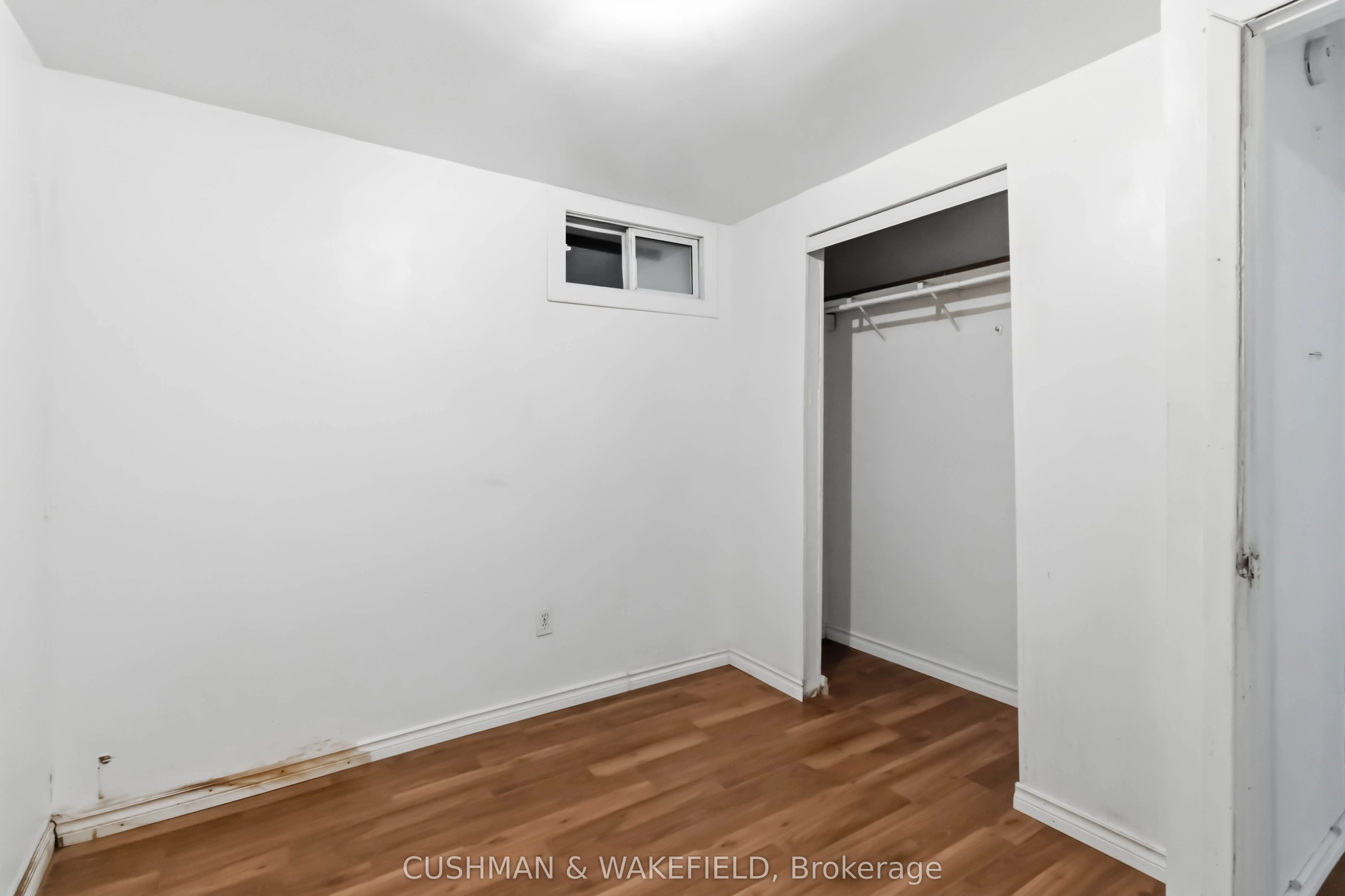 2492 Finch Avenue W
