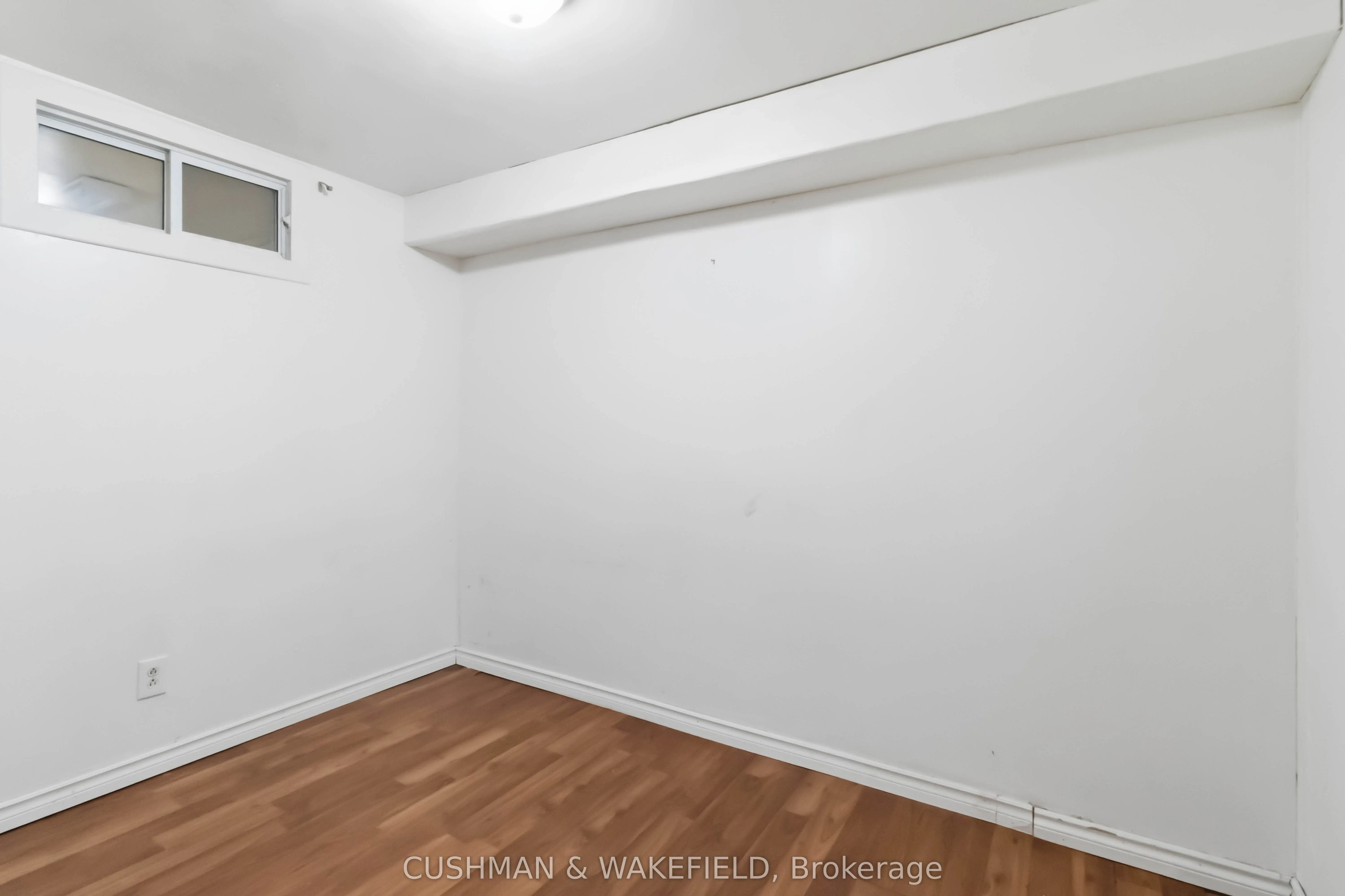 2492 Finch Avenue W