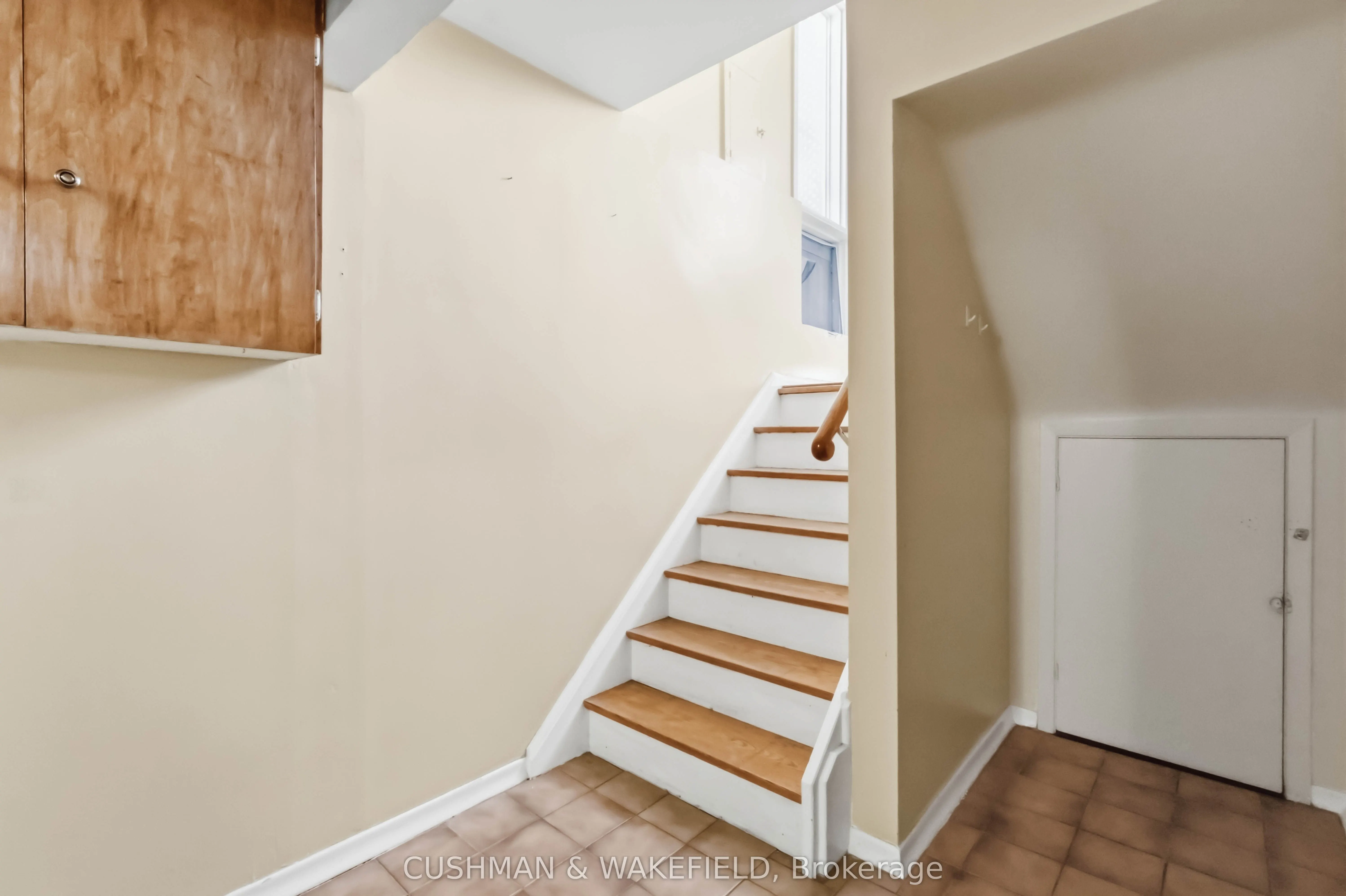 2492 Finch Avenue W