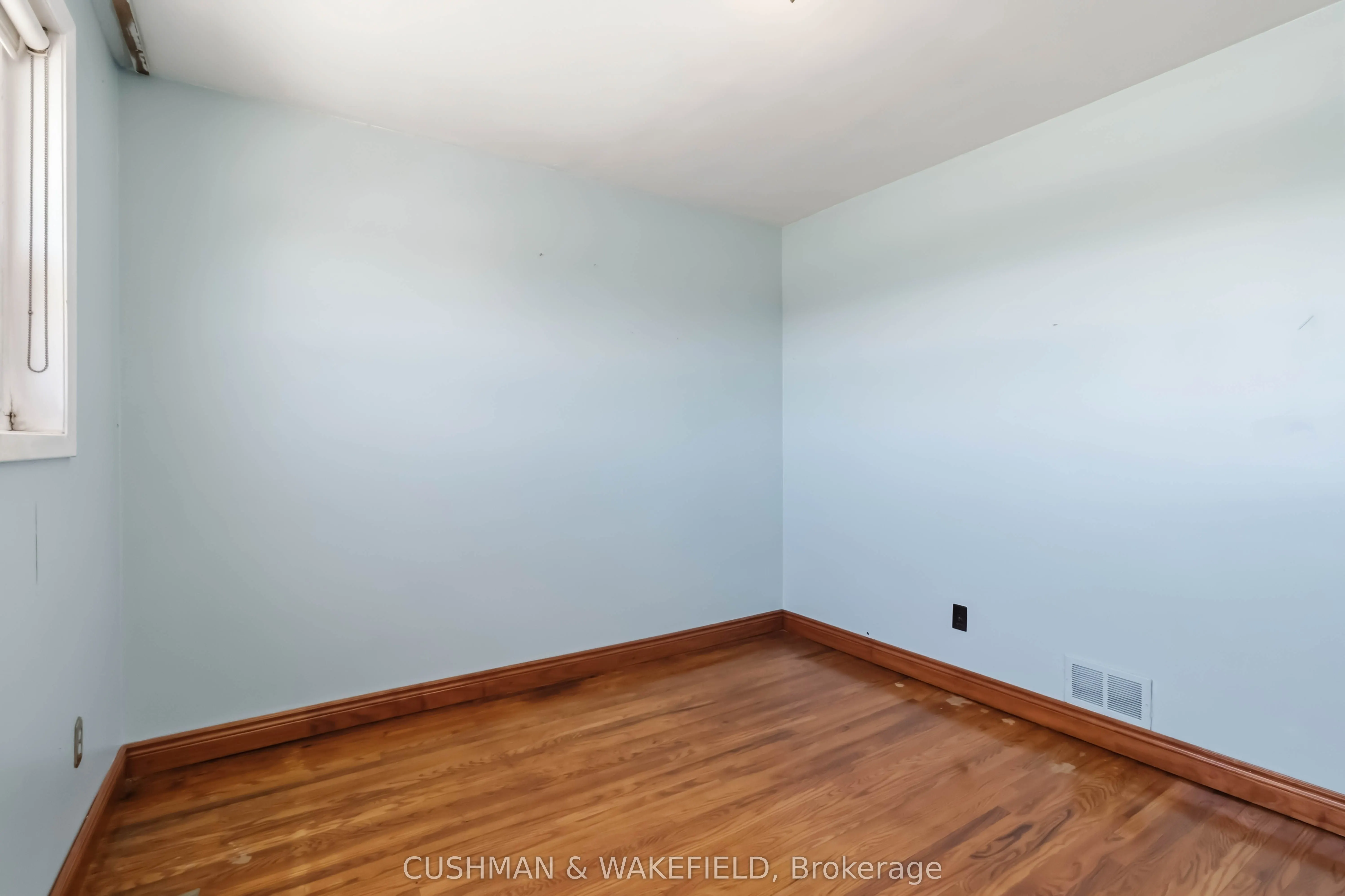 2492 Finch Avenue W