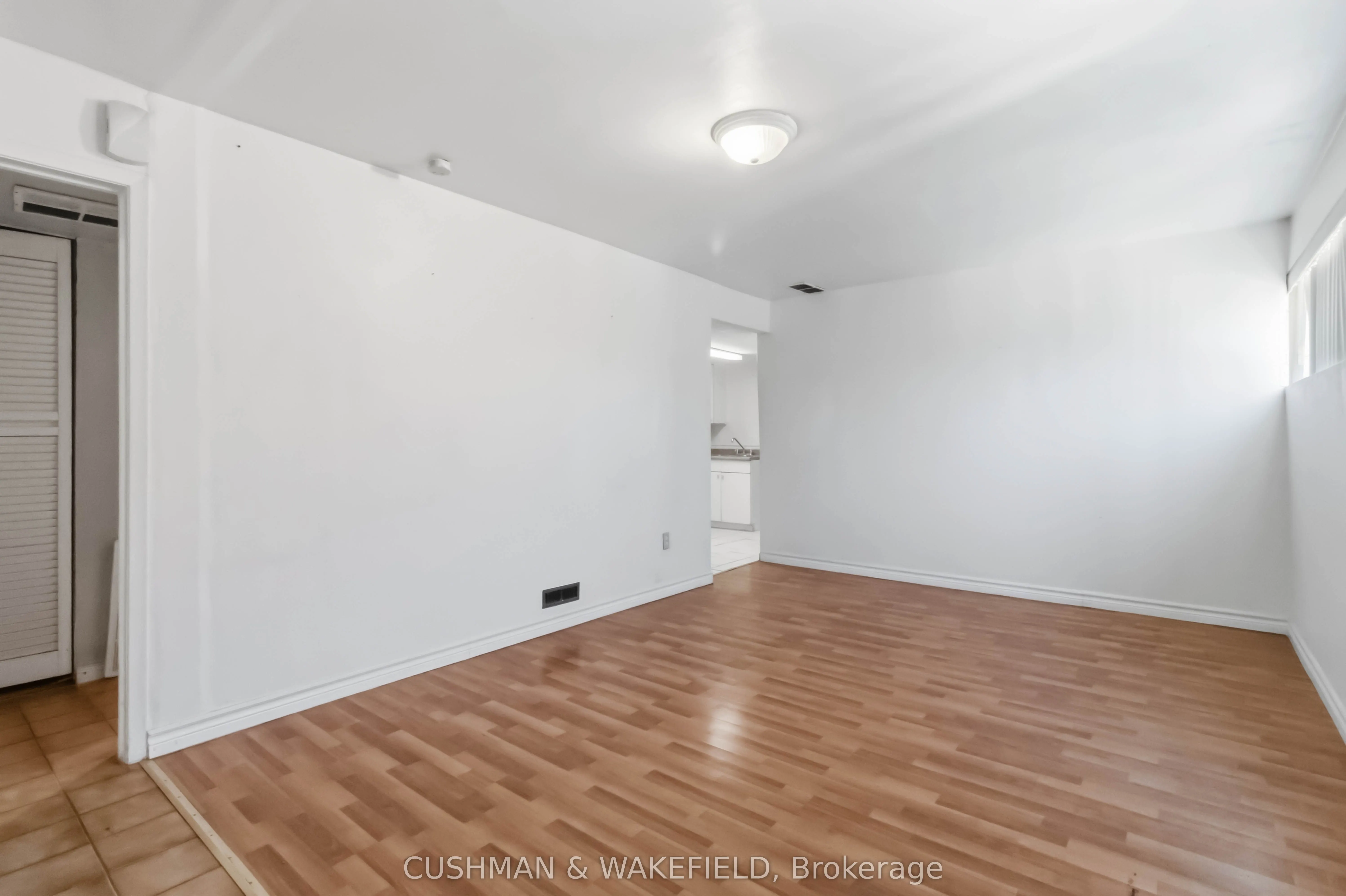 2492 Finch Avenue W