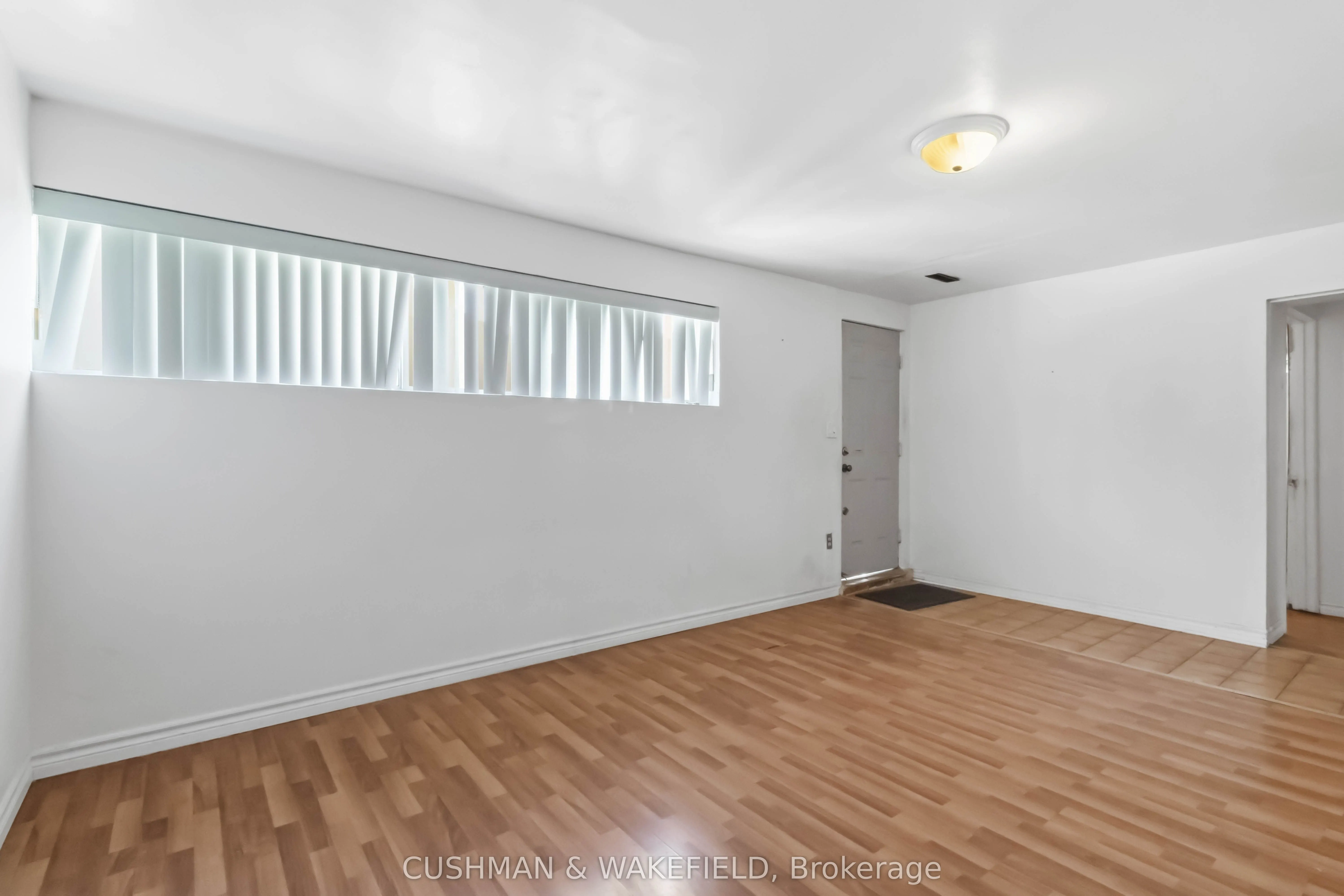 2492 Finch Avenue W