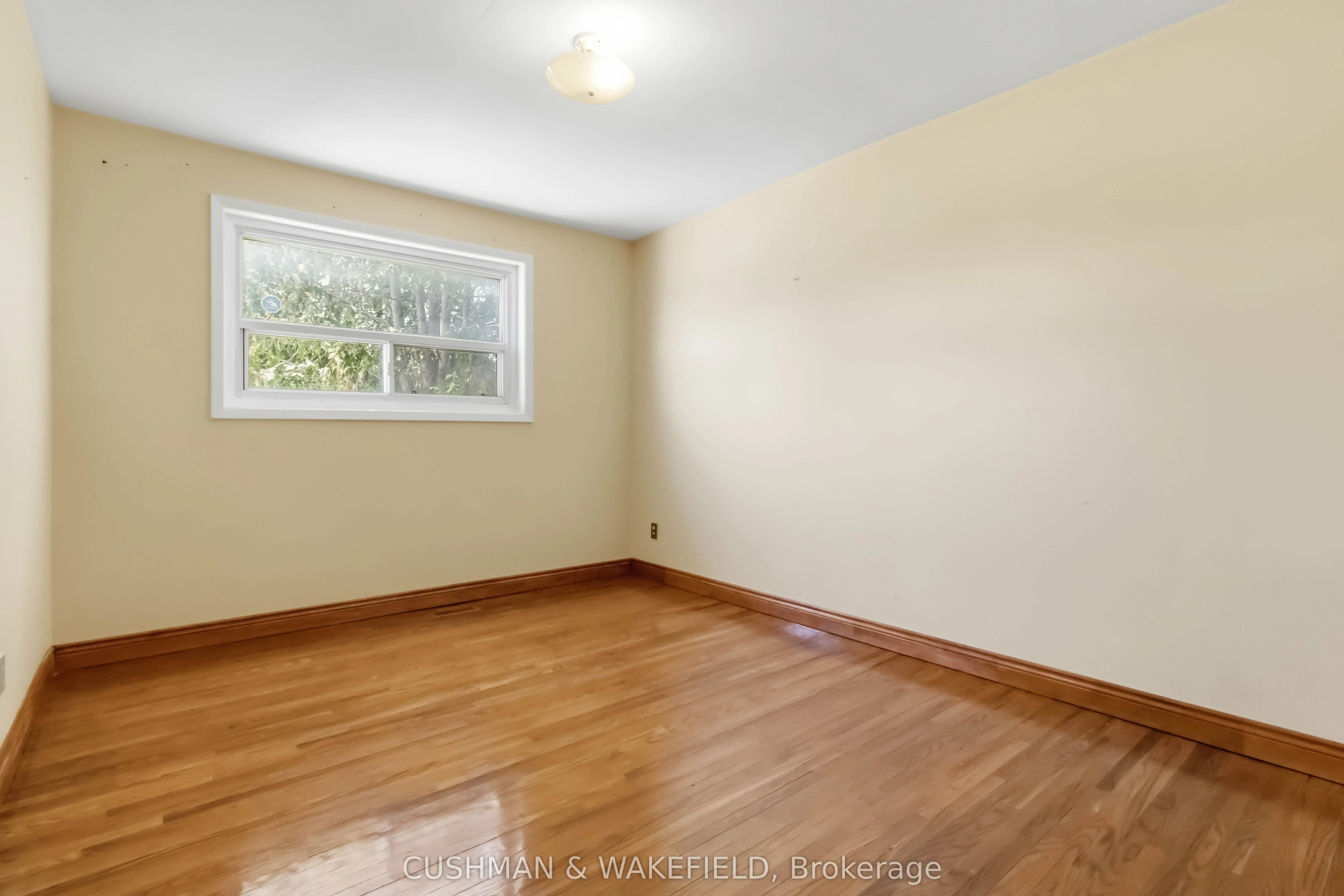 2492 Finch Avenue W