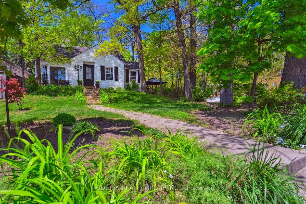 65 Mineola Road E