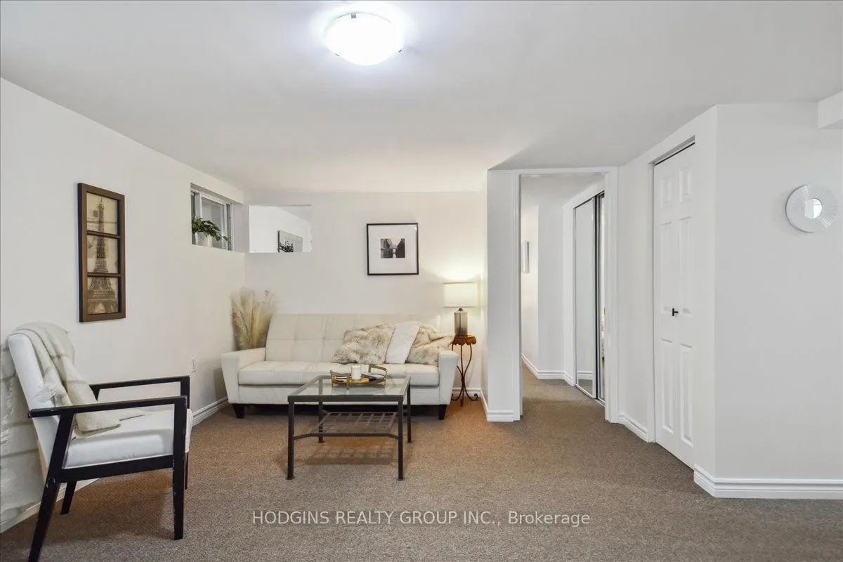 65 Mineola Road E