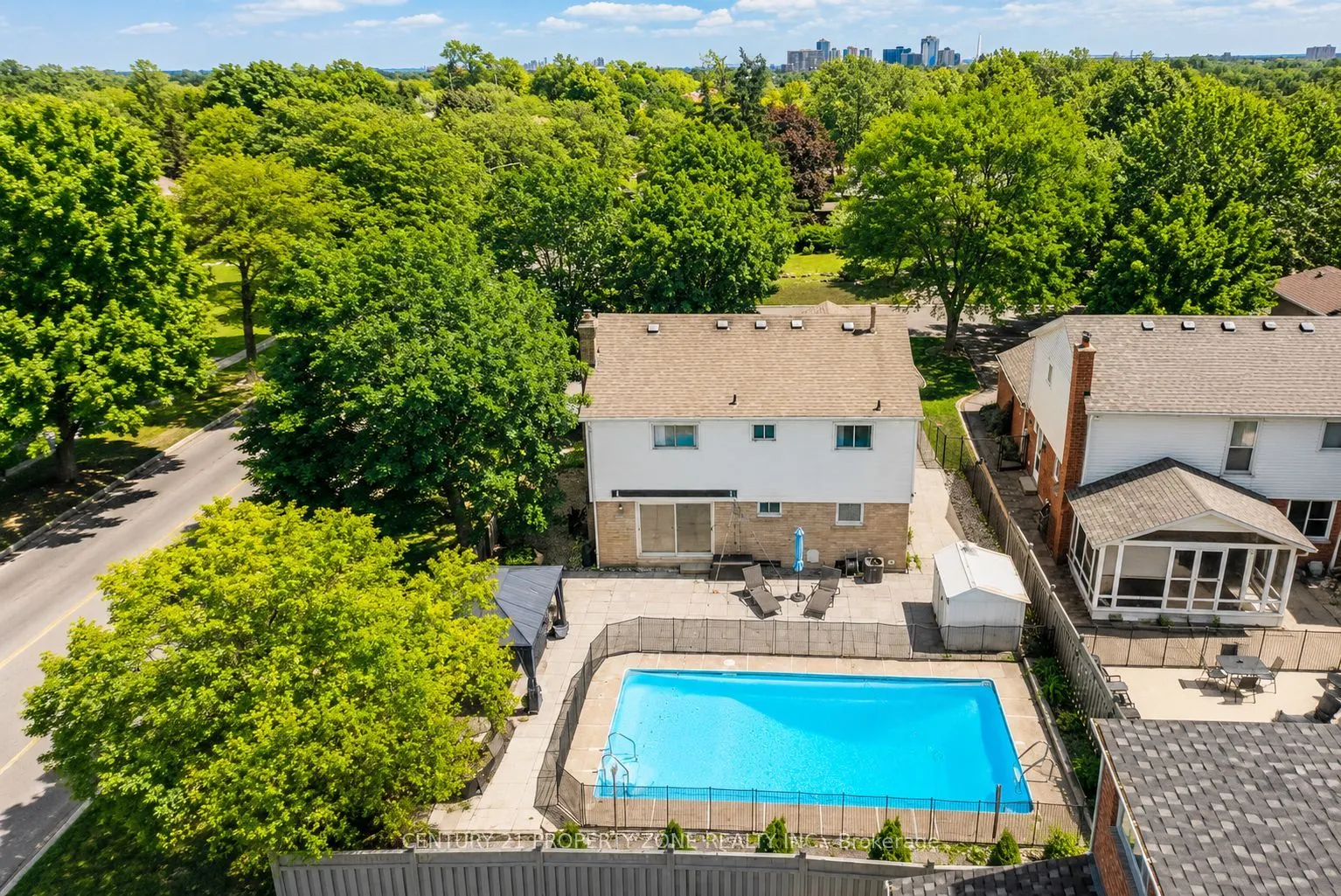 27 Madrid Crescent N