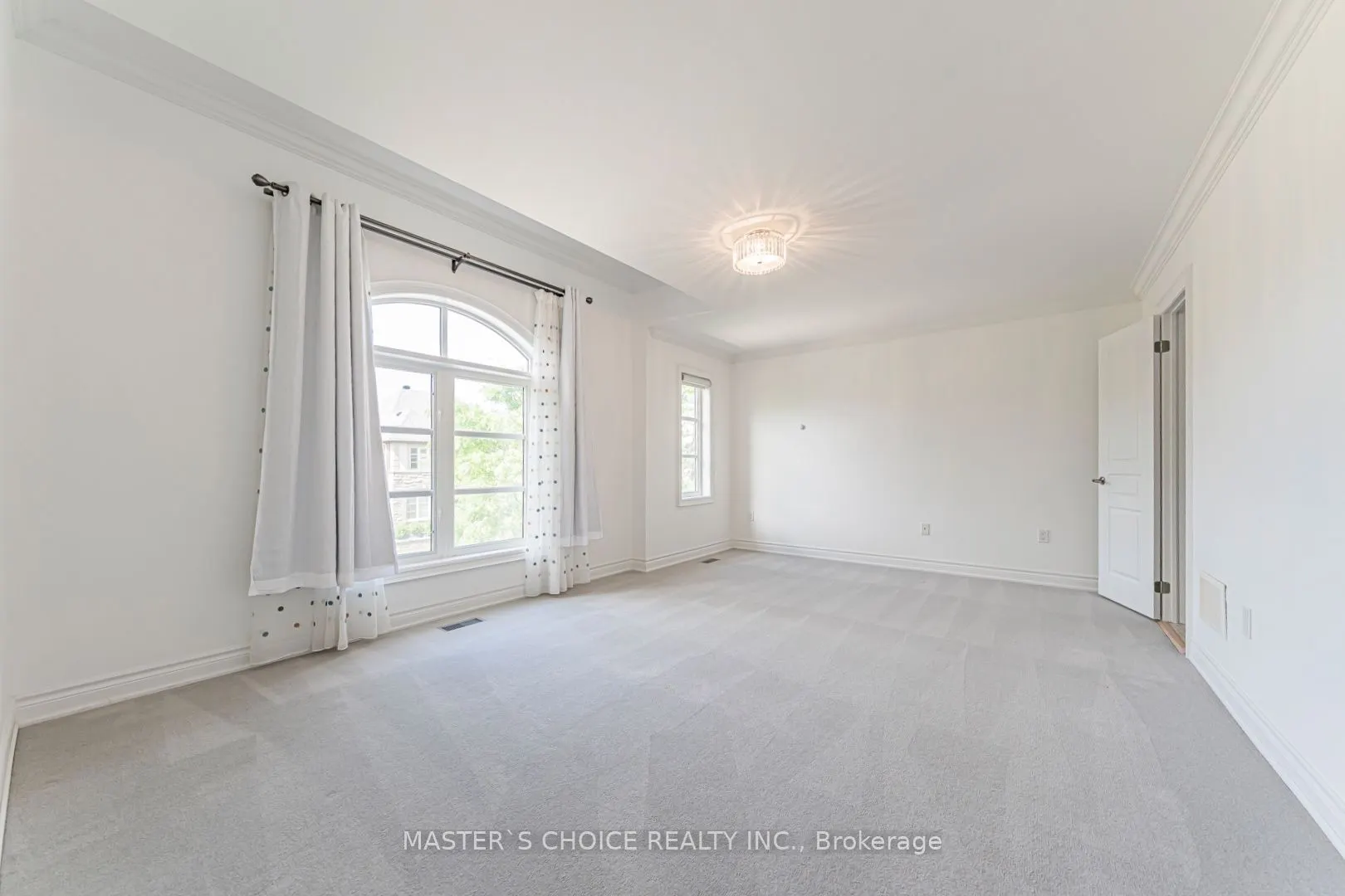 2357 Rideau Drive